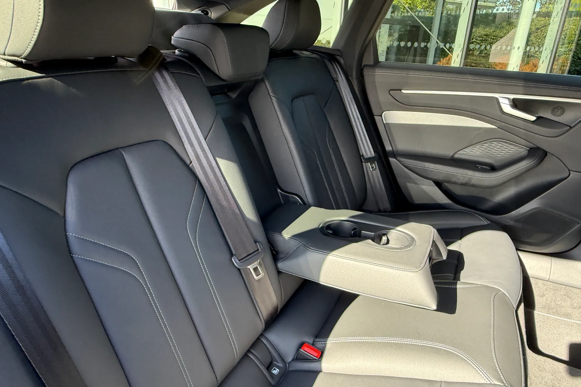 Audi A6 thumbnail image number 43