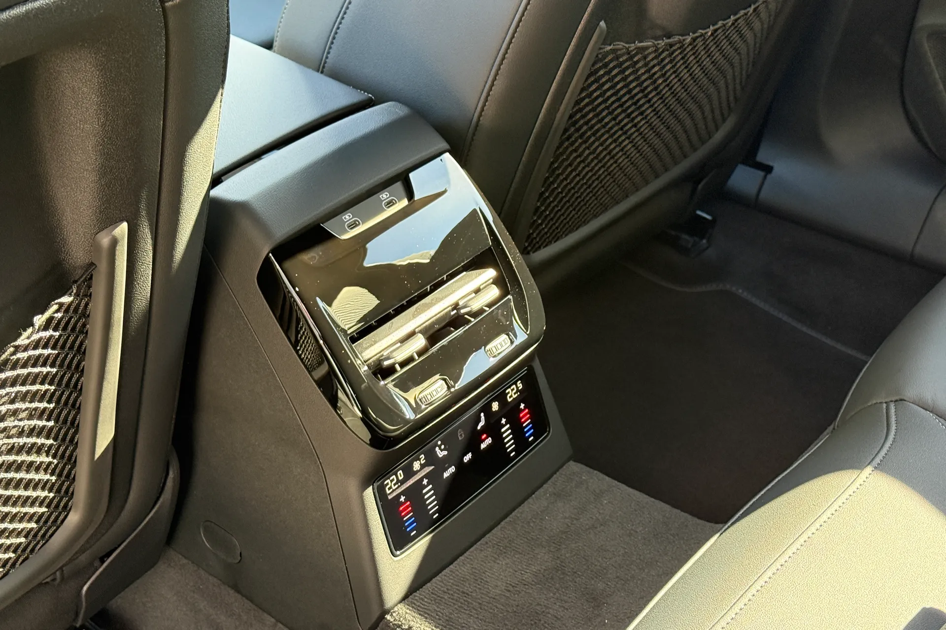 Audi A6 thumbnail image number 37