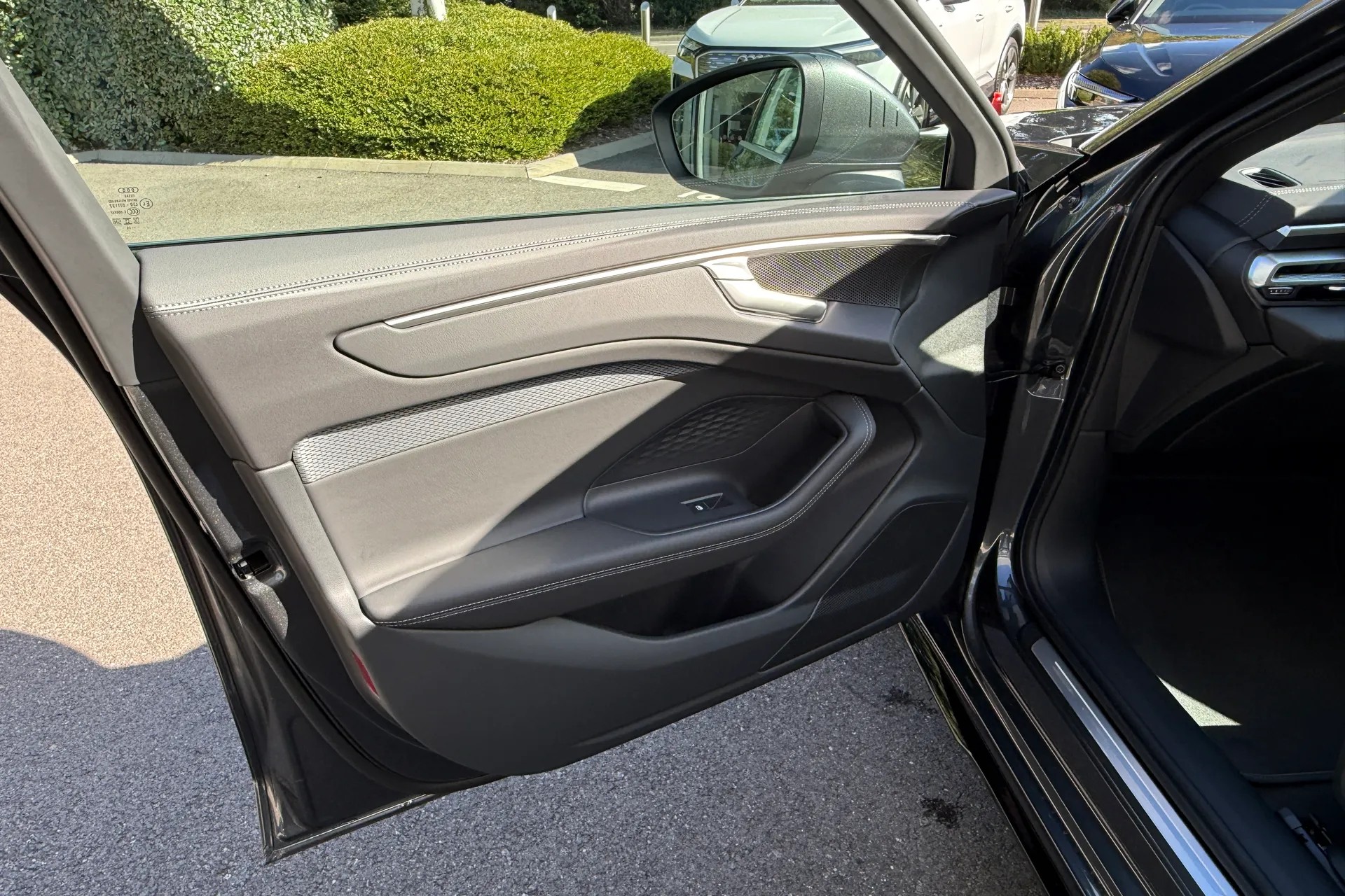 Audi A6 thumbnail image number 38