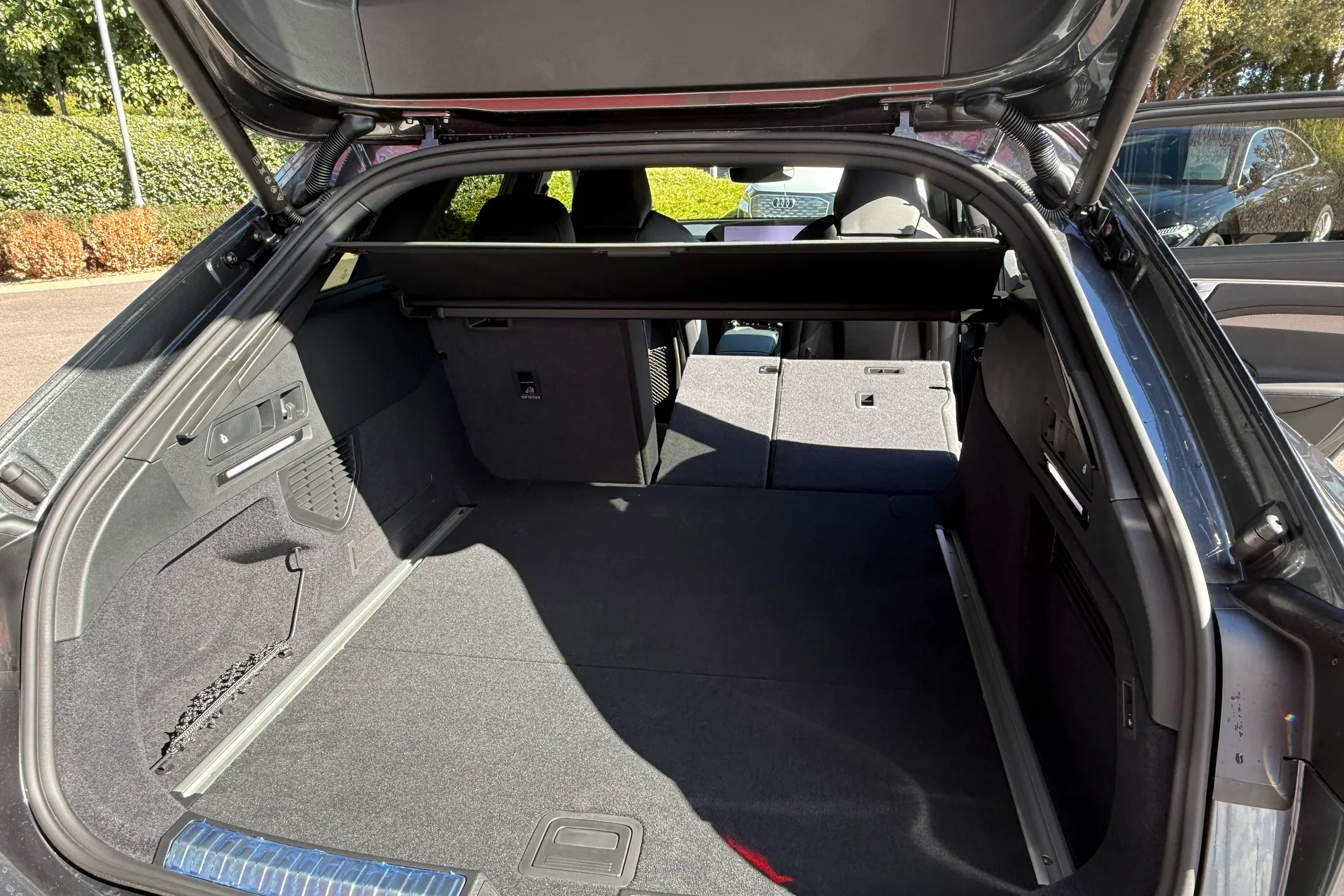 Audi A6 thumbnail image number 45