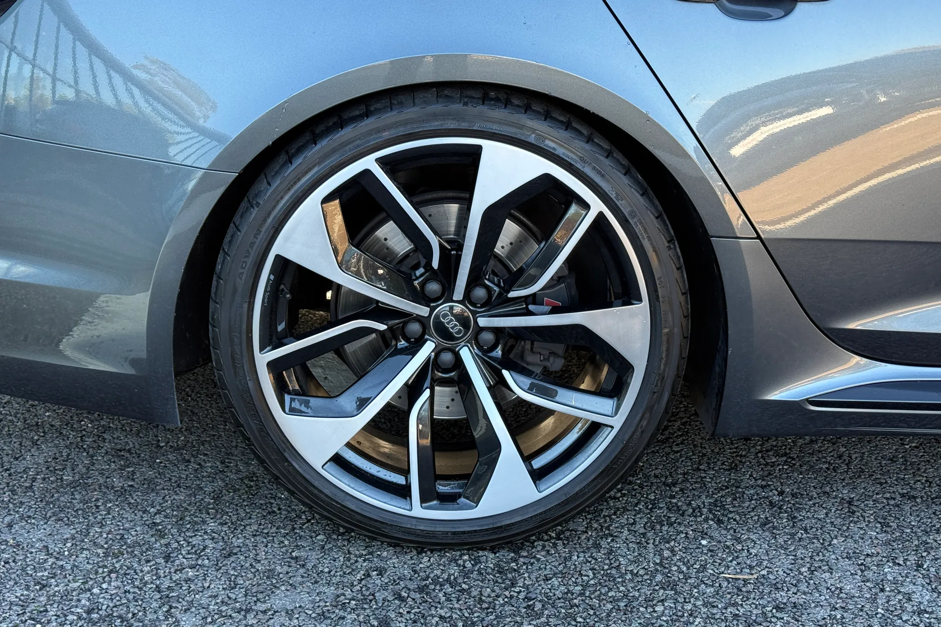 Audi RS4 thumbnail image number 25
