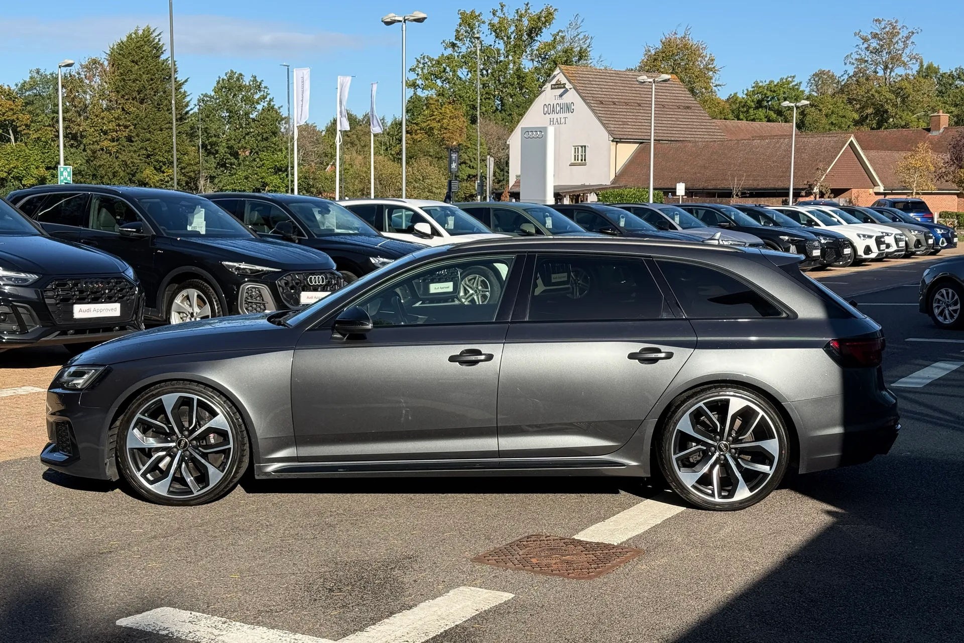 Audi RS4 thumbnail image number 42