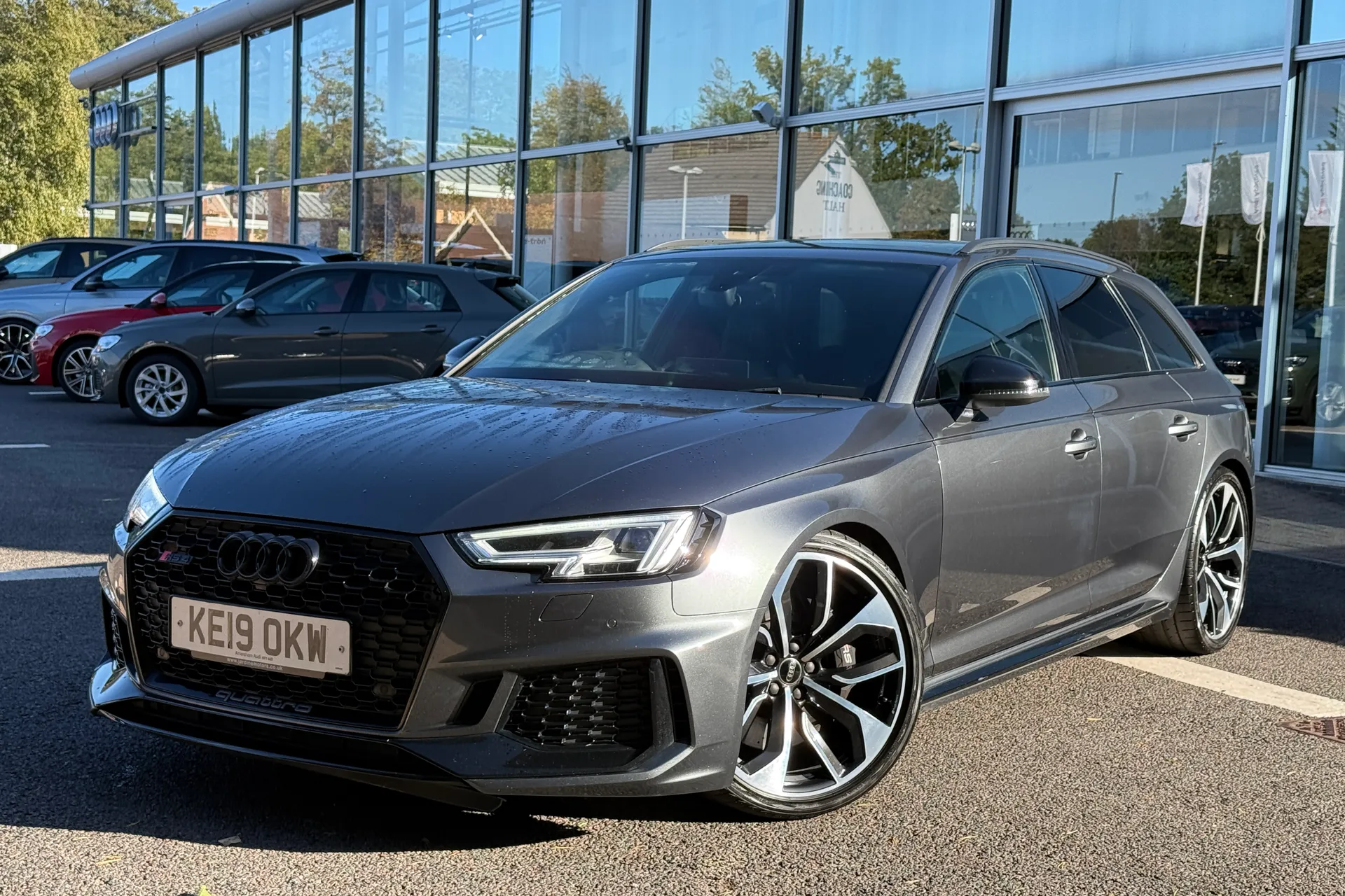 Audi RS4 thumbnail image number 50