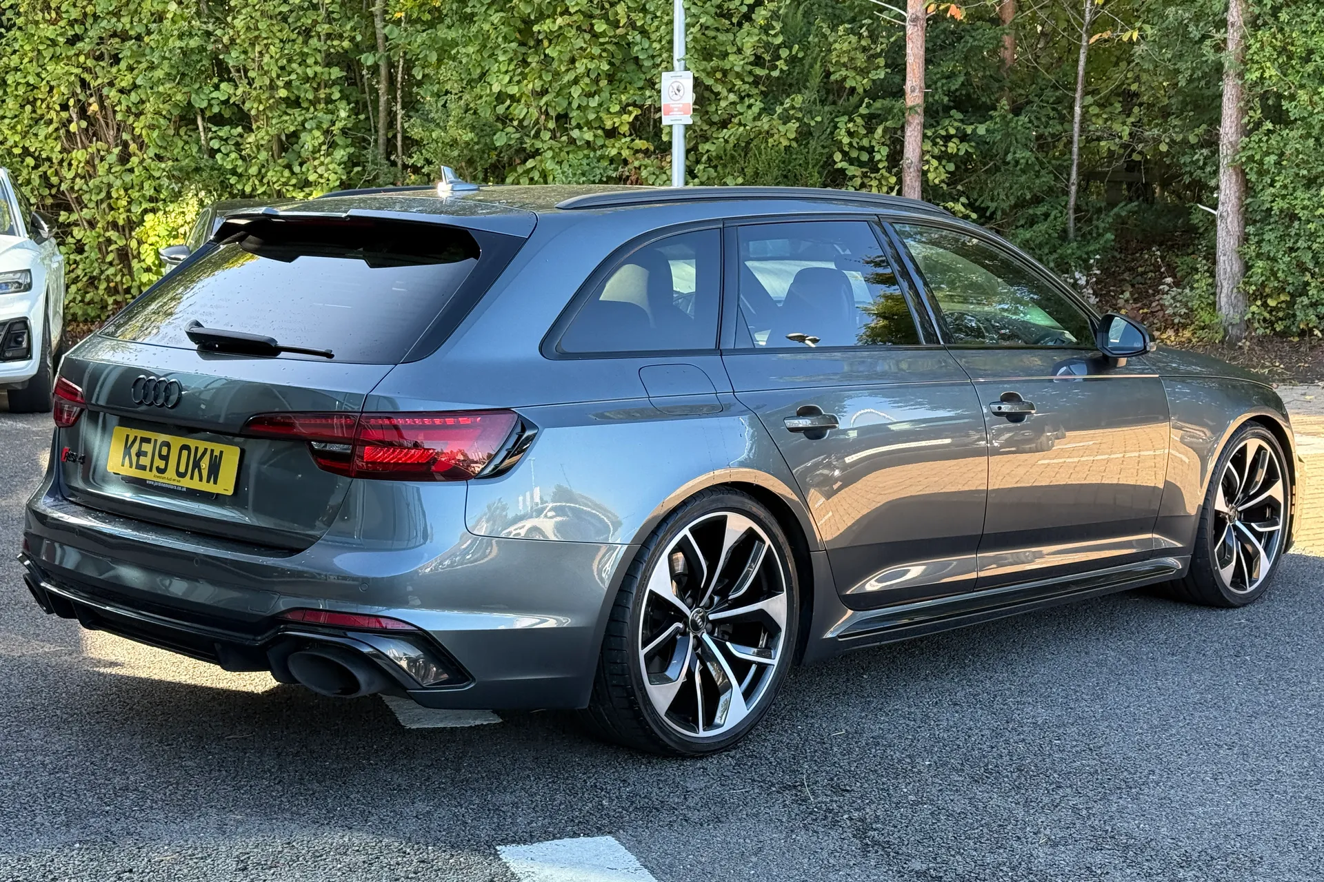 Audi RS4 thumbnail image number 36