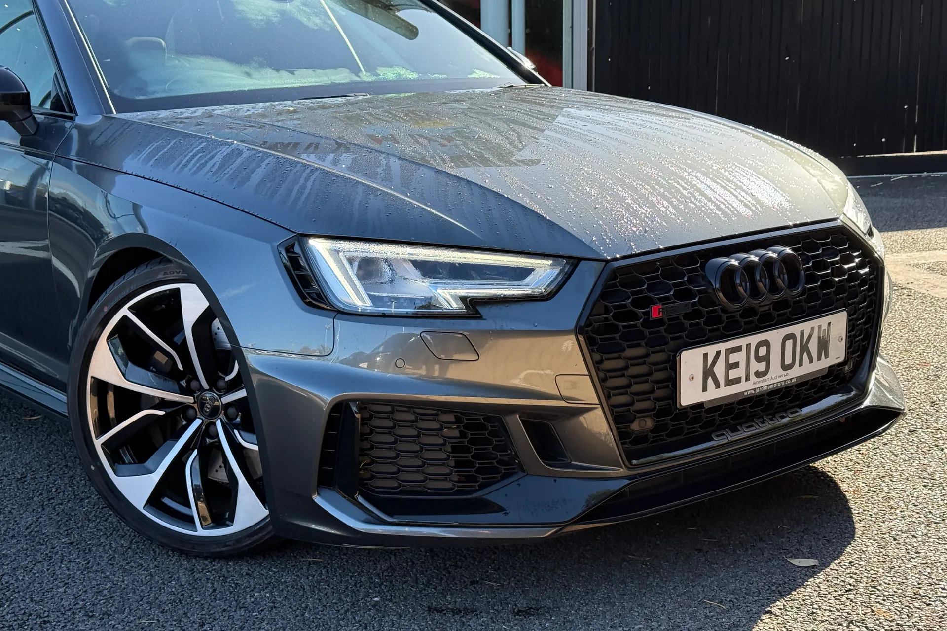 Audi RS4 thumbnail image number 2