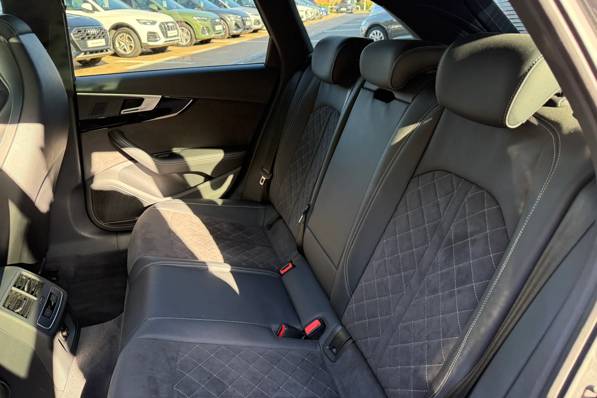 Audi RS4 thumbnail image number 44