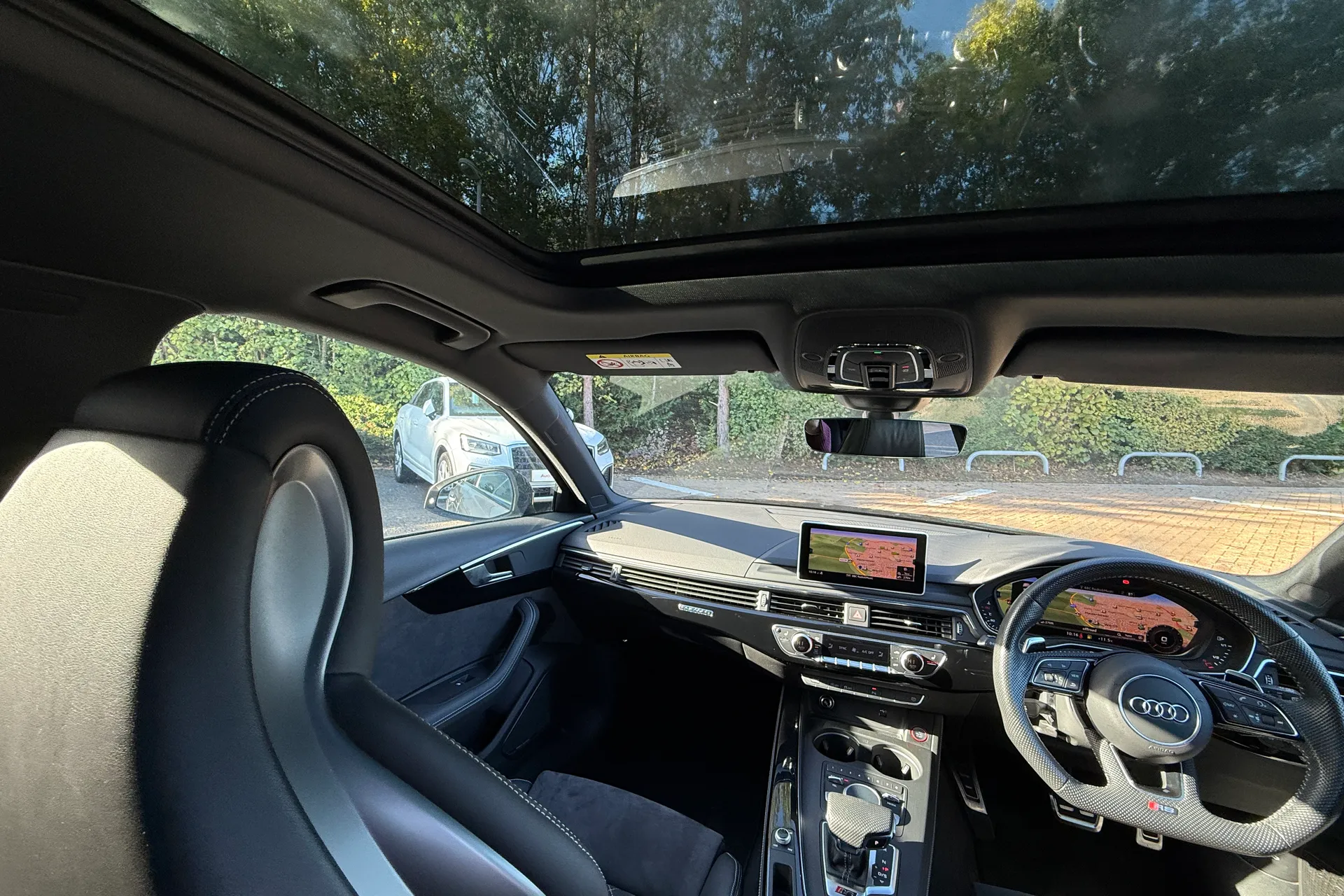 Audi RS4 thumbnail image number 32