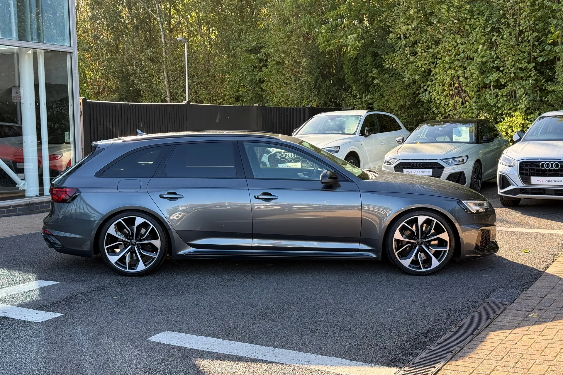 Audi RS4 thumbnail image number 26