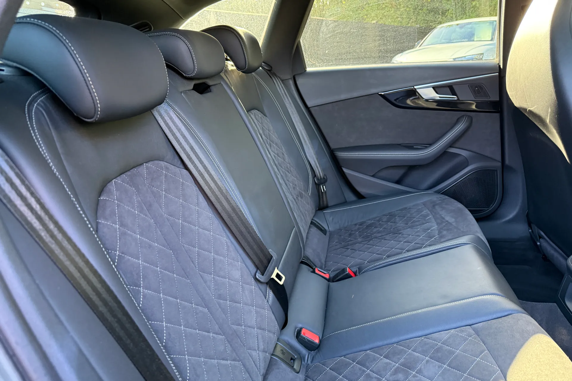 Audi RS4 thumbnail image number 28