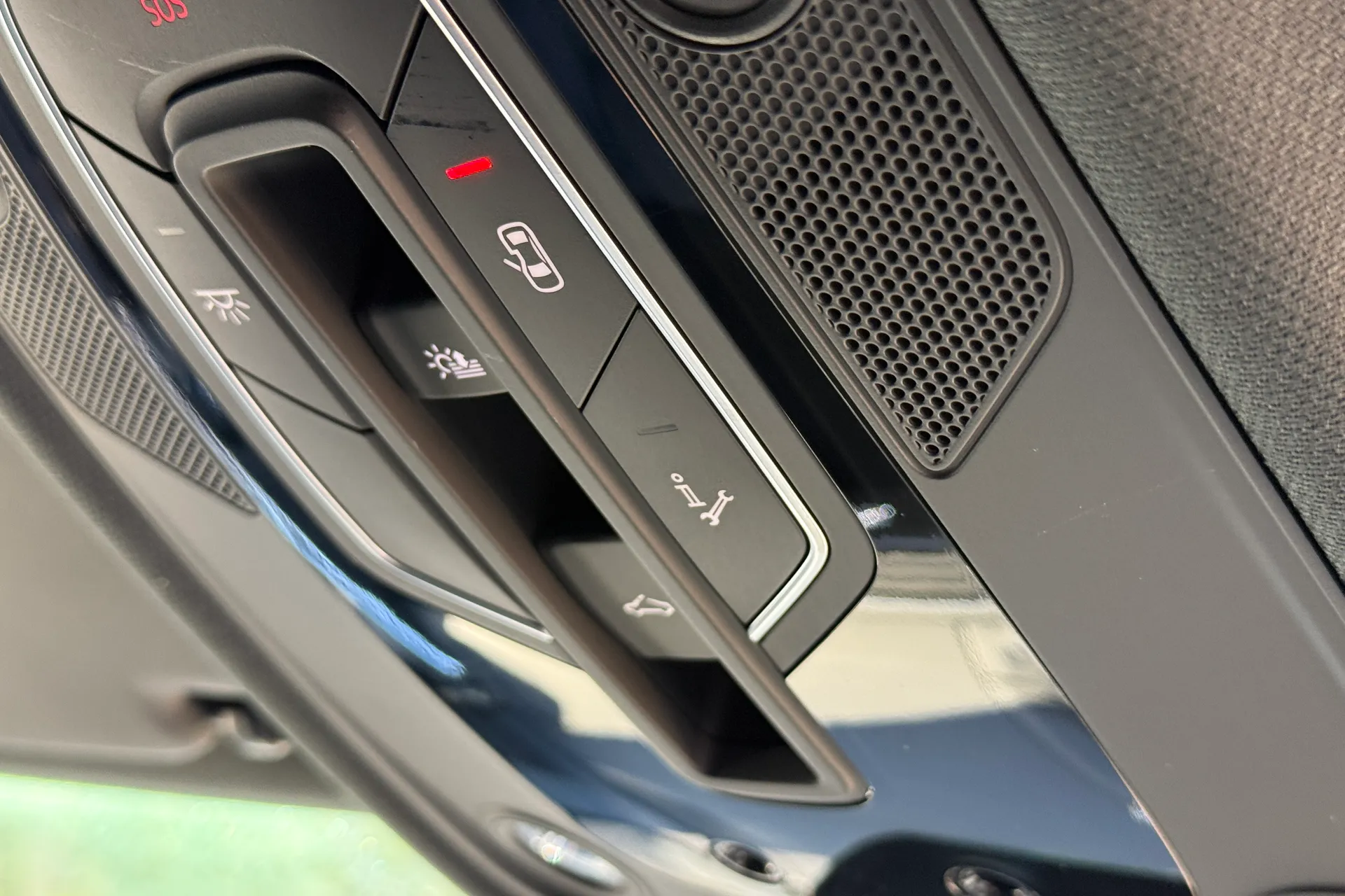 Audi RS4 thumbnail image number 20