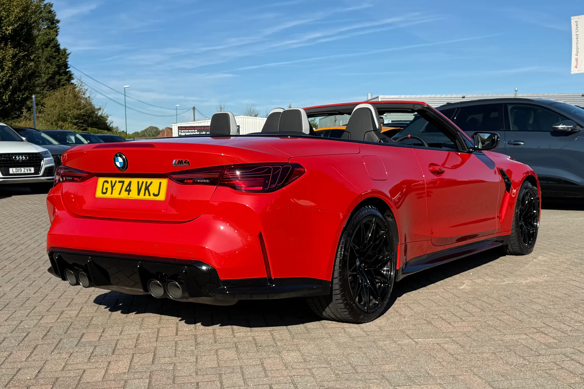 BMW M4 thumbnail image number 35