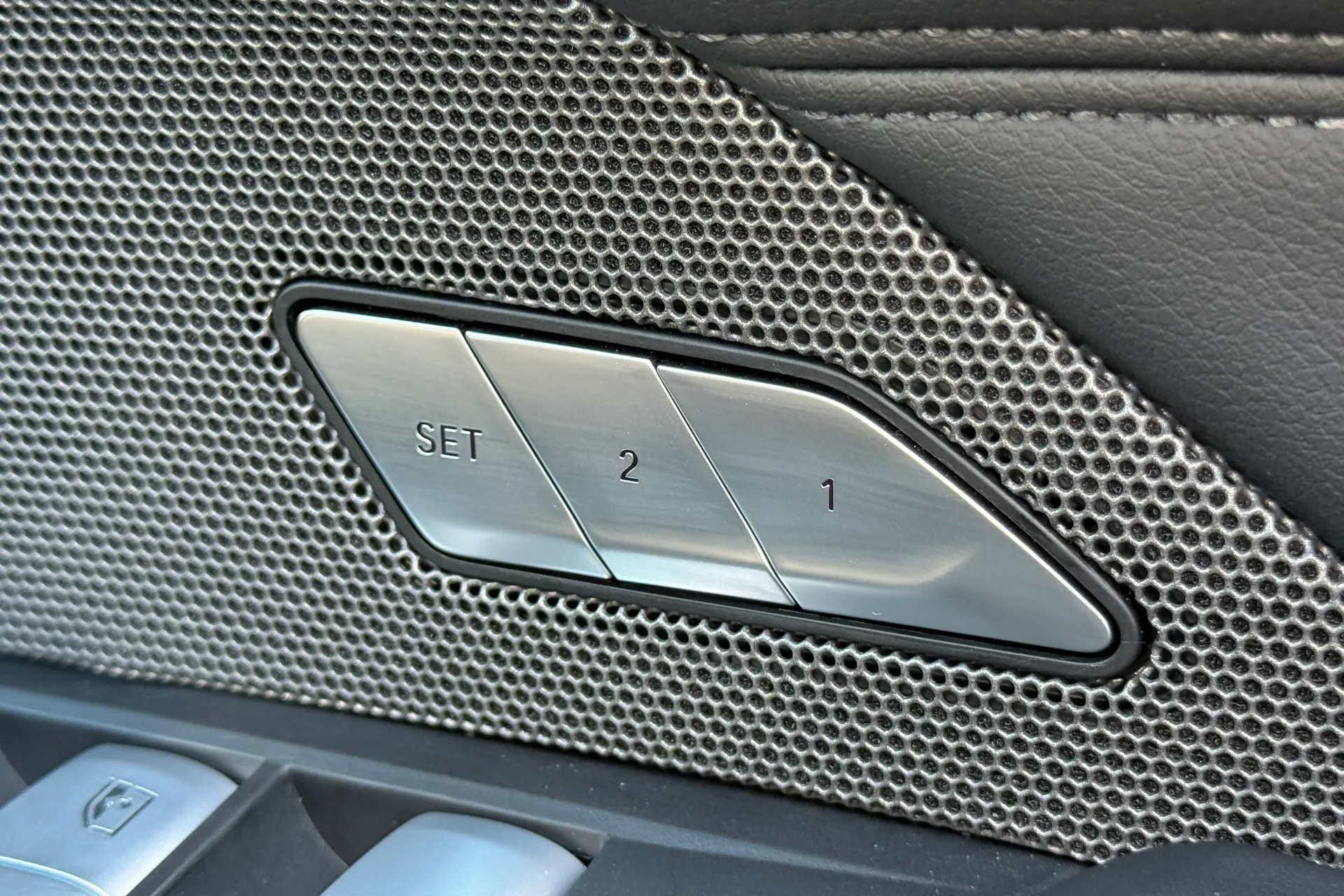BMW M4 thumbnail image number 20