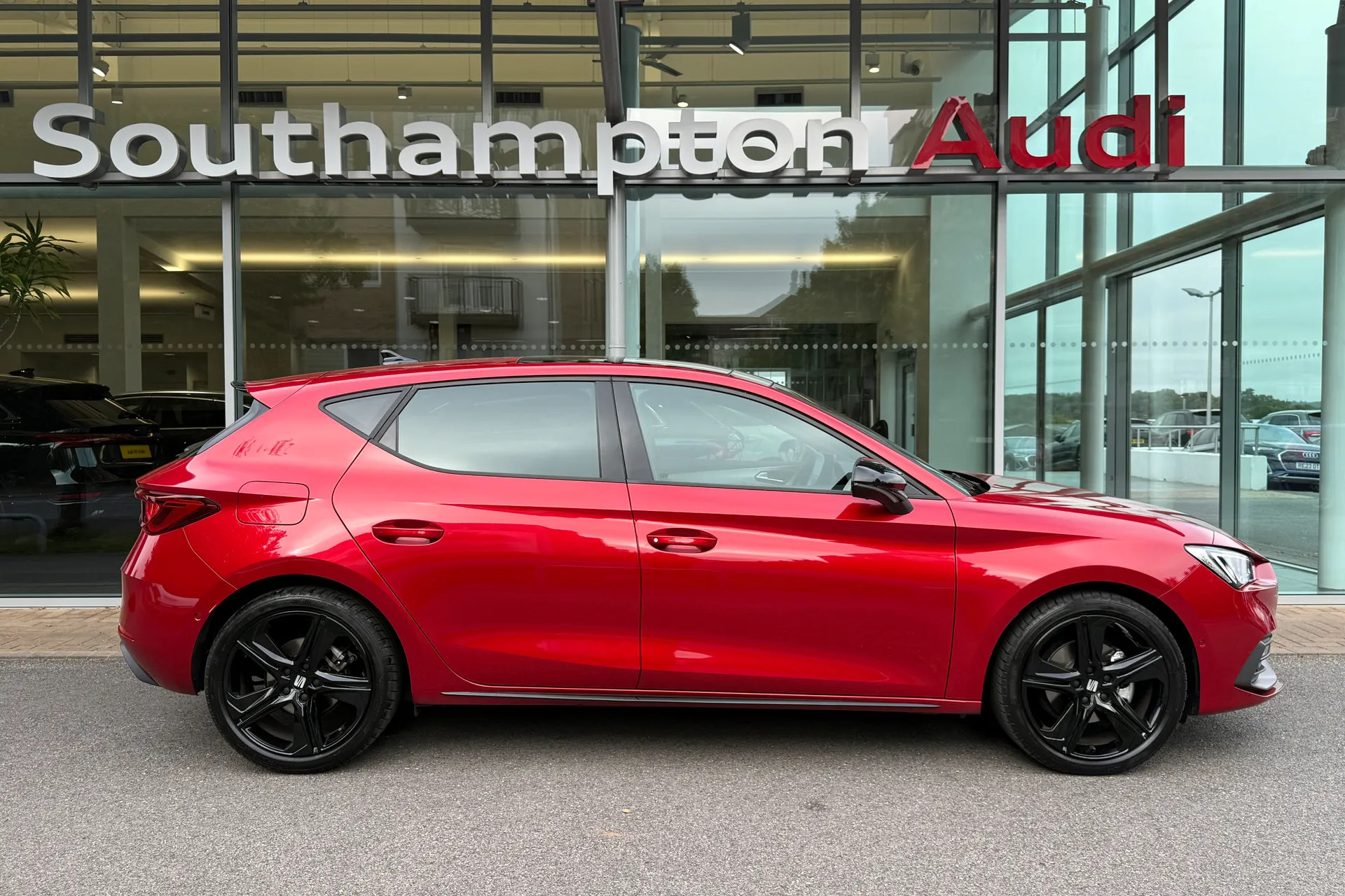 SEAT LEON thumbnail image number 2