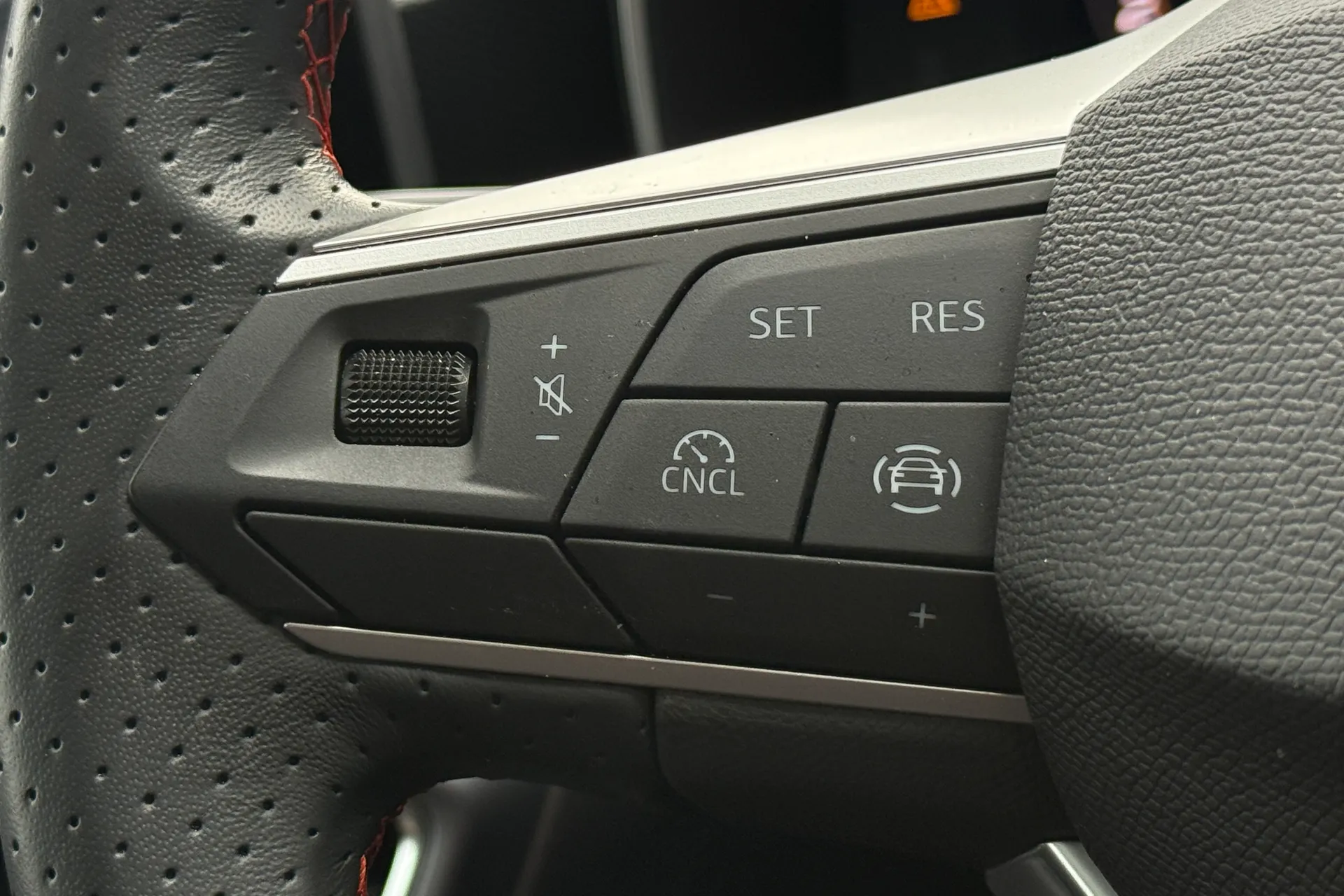 SEAT LEON thumbnail image number 9