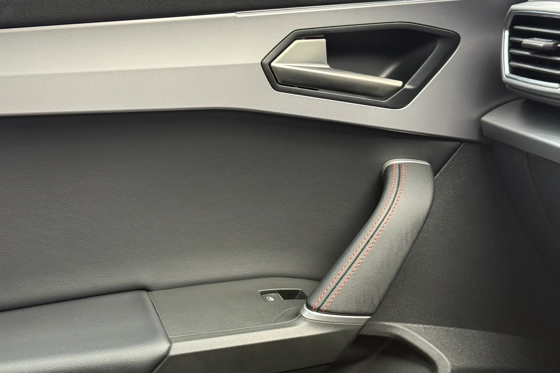 SEAT LEON thumbnail image number 19