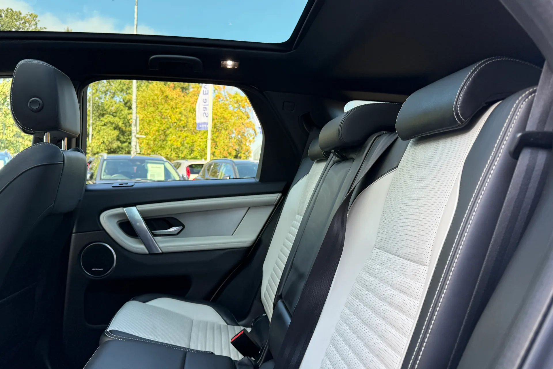 LAND ROVER DISCOVERY SPORT thumbnail image number 30
