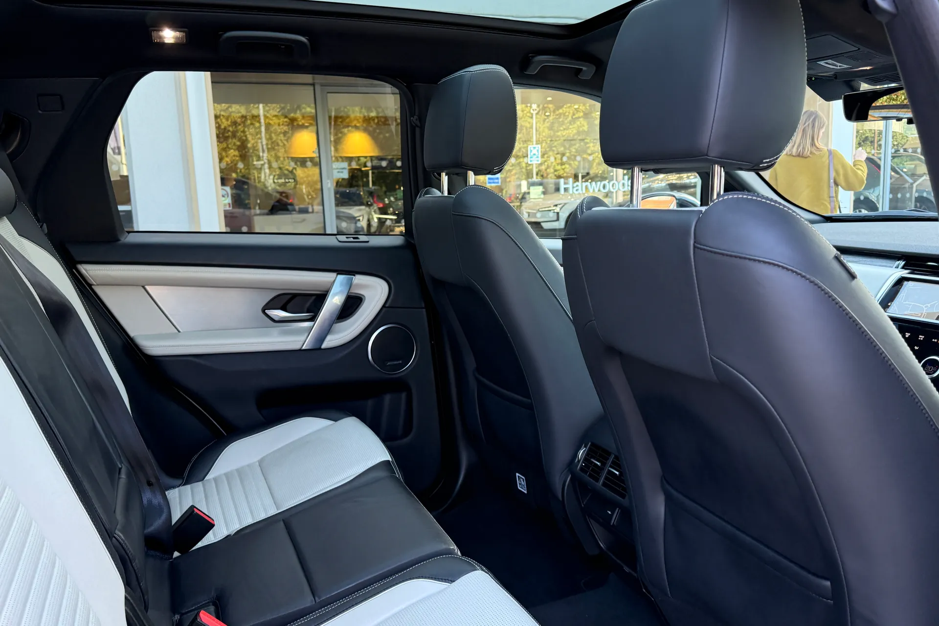 LAND ROVER DISCOVERY SPORT thumbnail image number 23