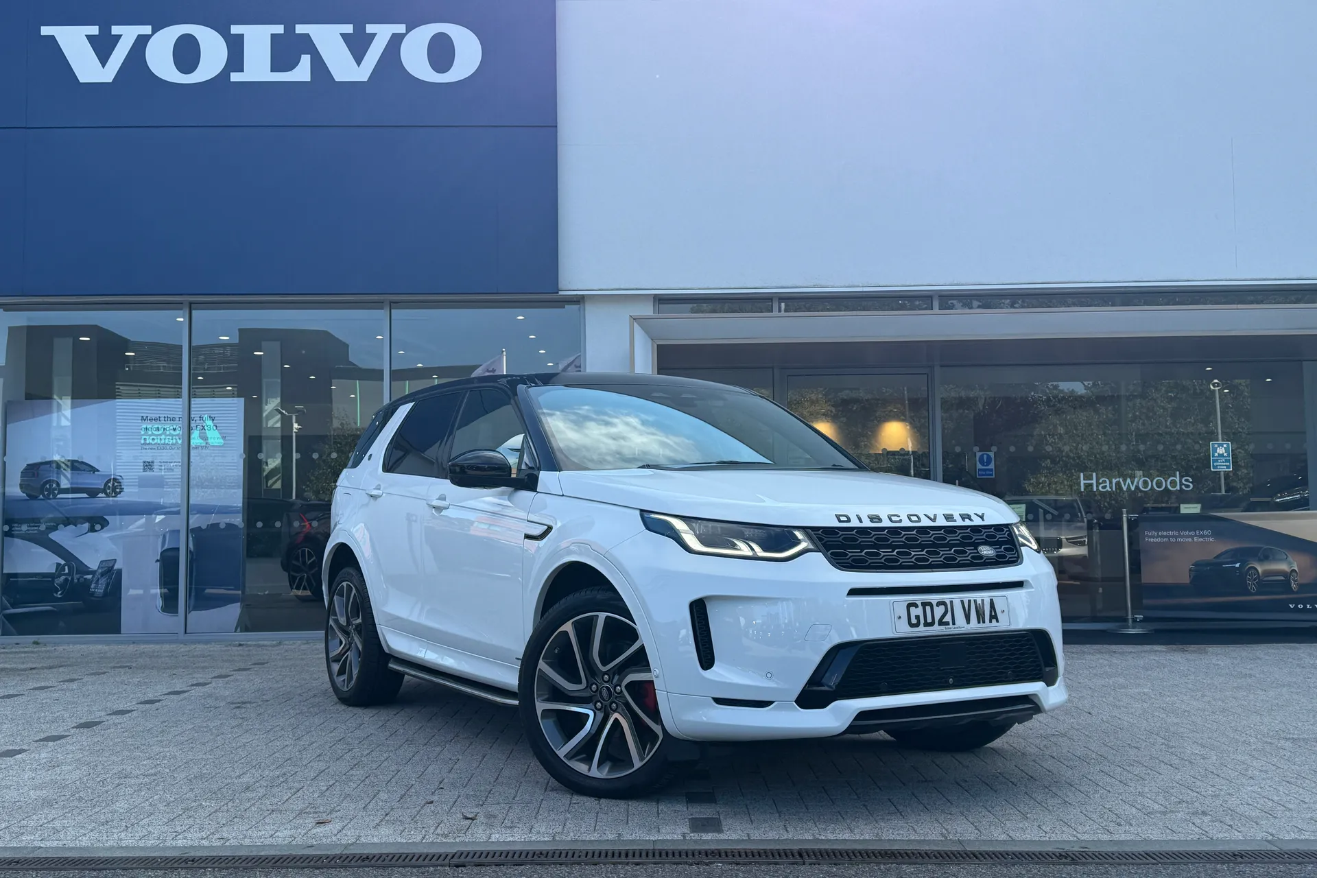 LAND ROVER DISCOVERY SPORT focused image