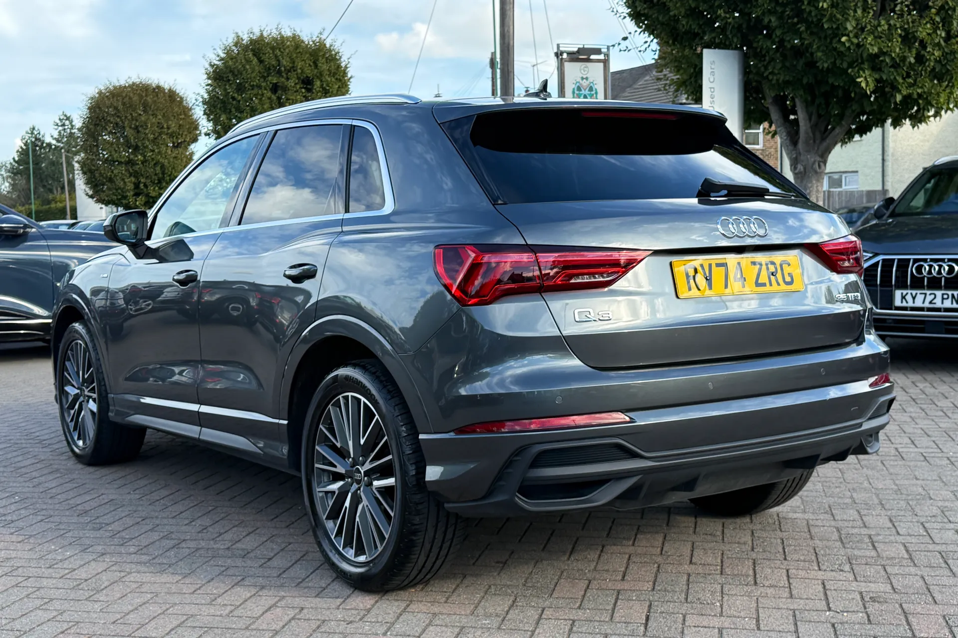Audi Q3 thumbnail image number 36