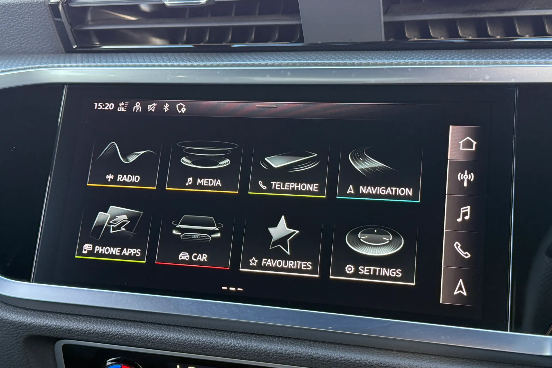 Audi Q3 thumbnail image number 14