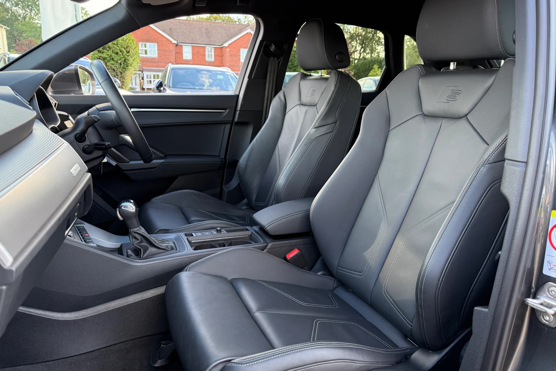 Audi Q3 thumbnail image number 32