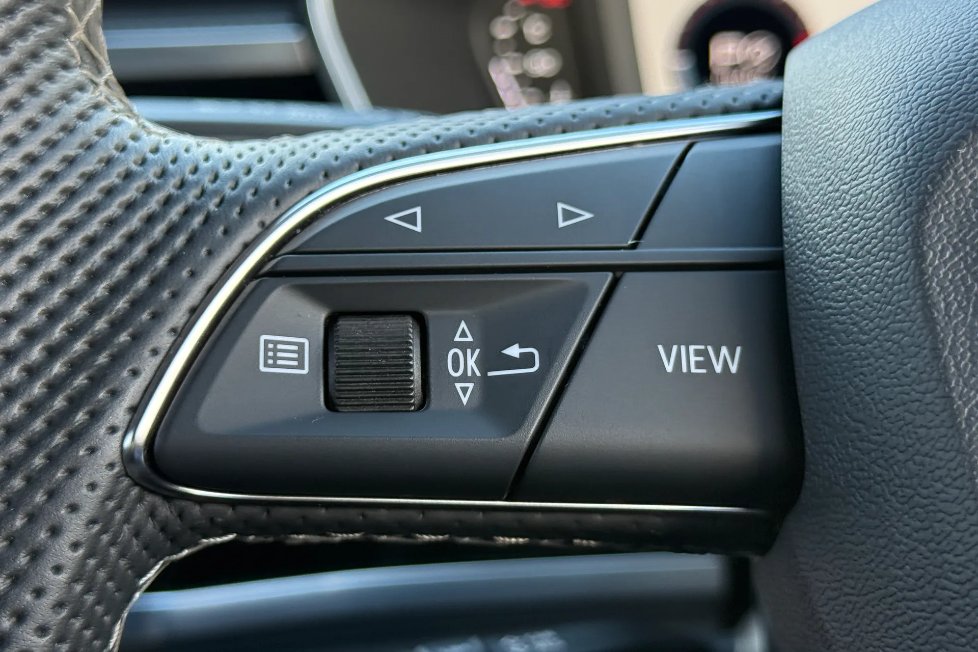Audi Q3 thumbnail image number 23