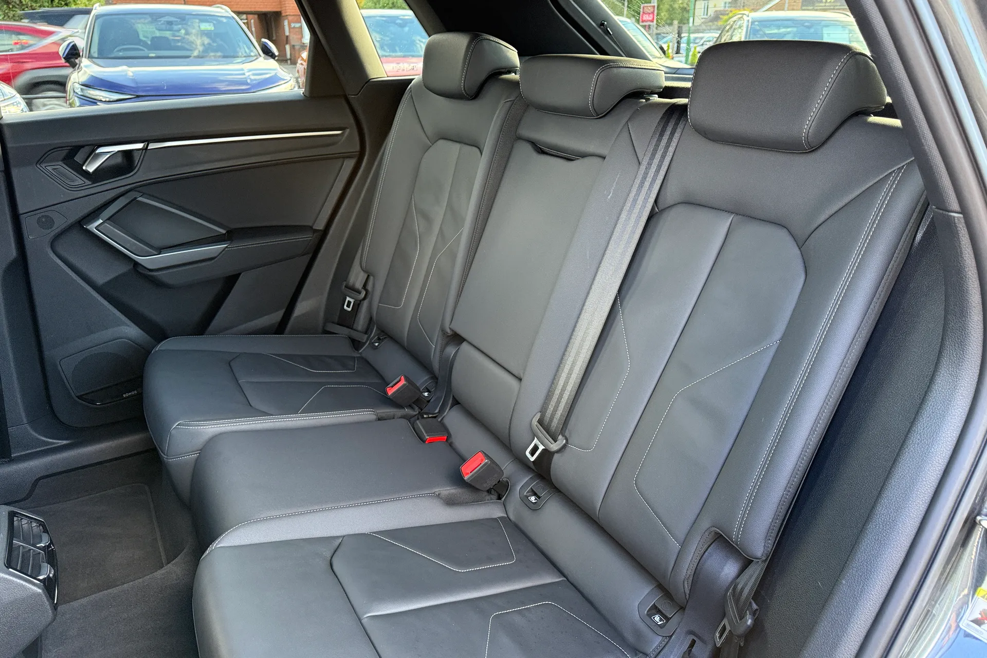 Audi Q3 thumbnail image number 44