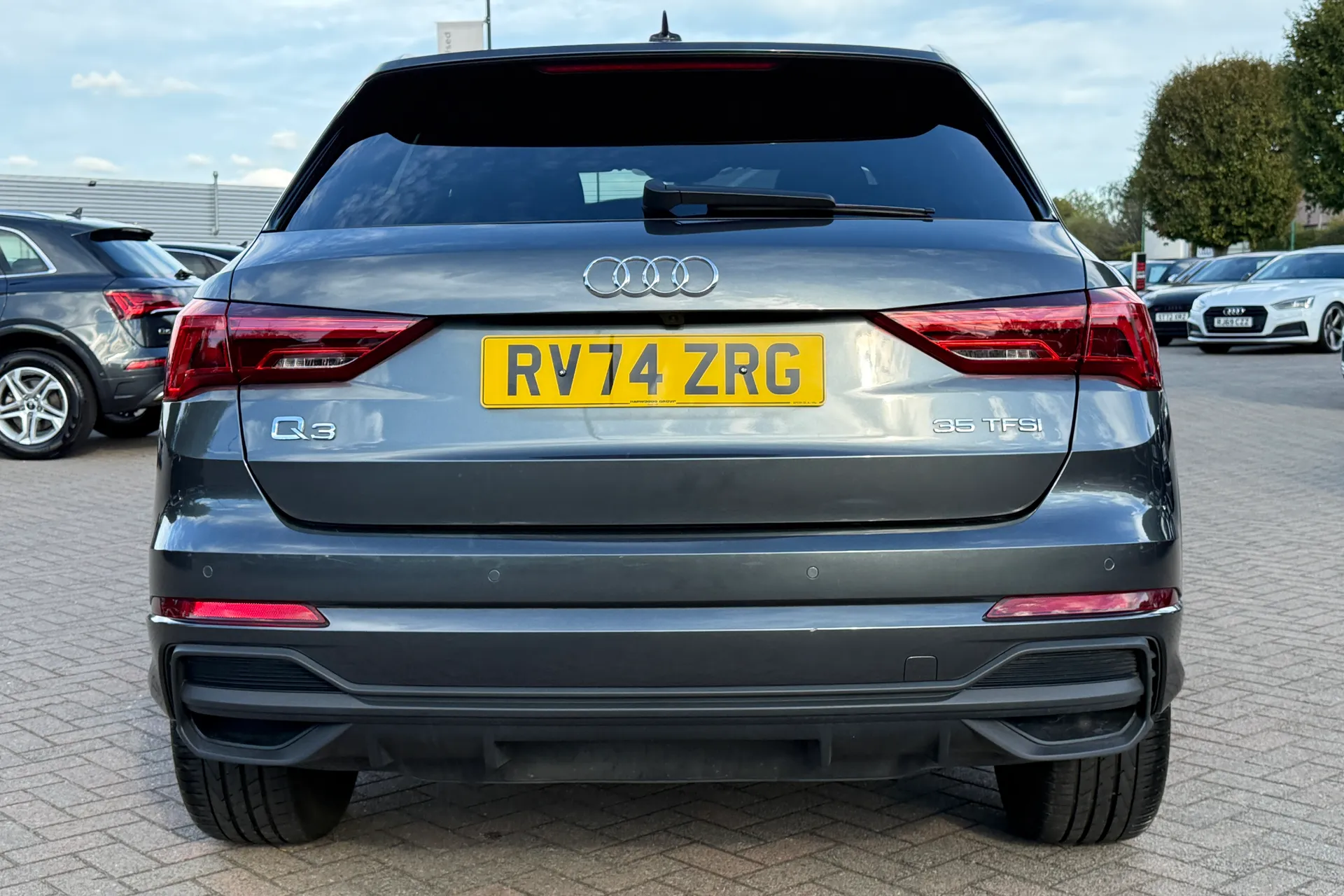Audi Q3 thumbnail image number 35
