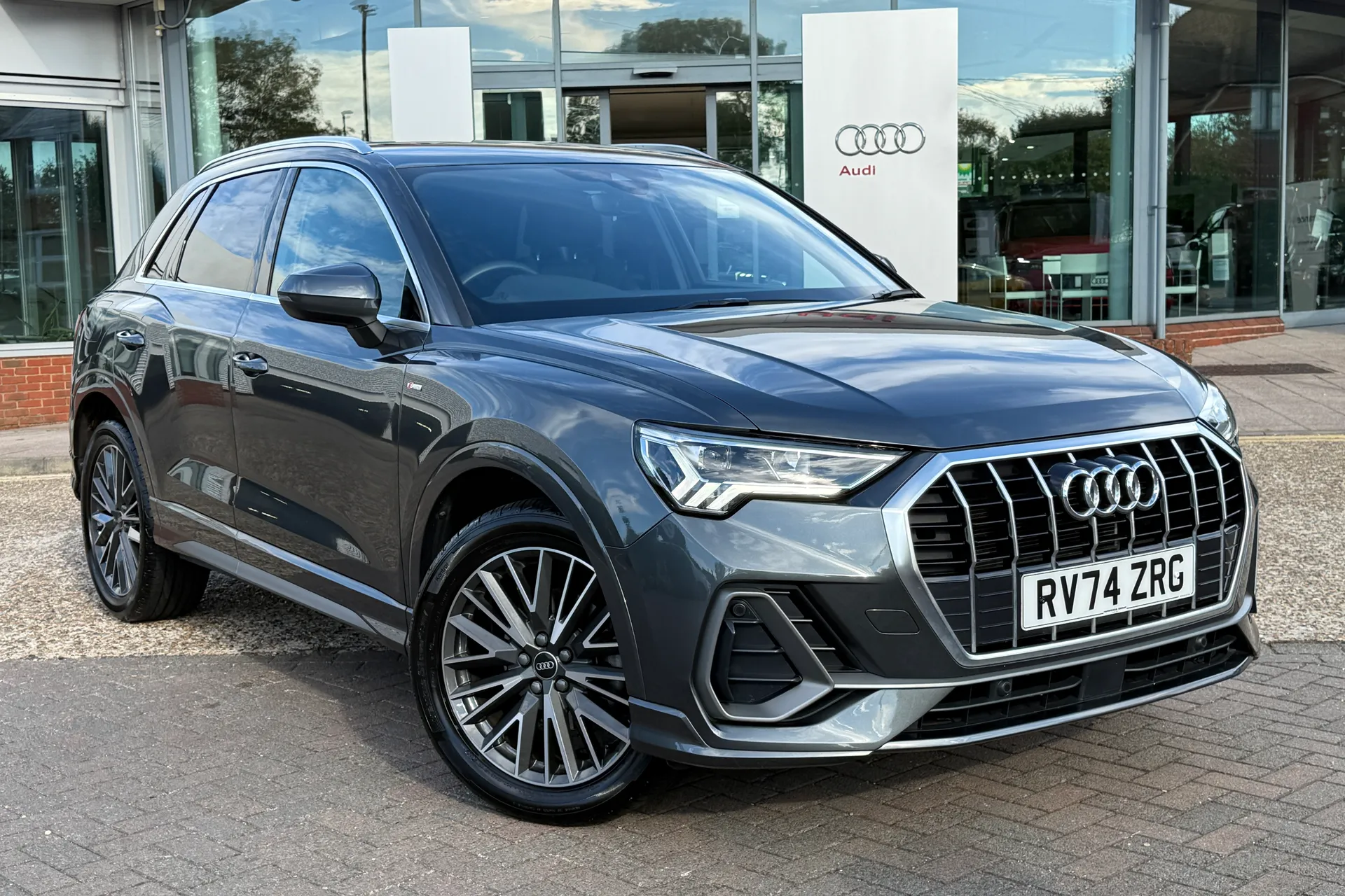 Audi Q3 thumbnail image number 26