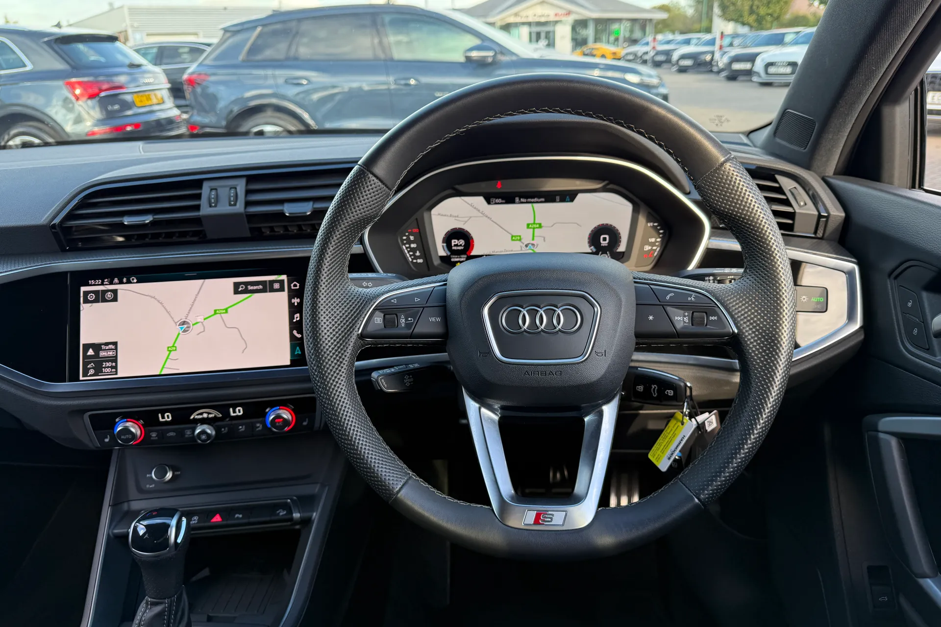 Audi Q3 thumbnail image number 6