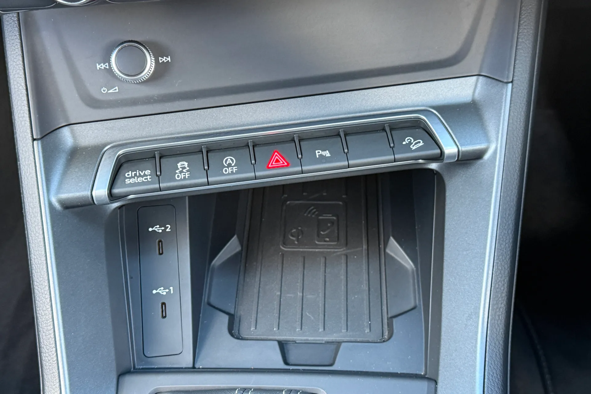 Audi Q3 thumbnail image number 17