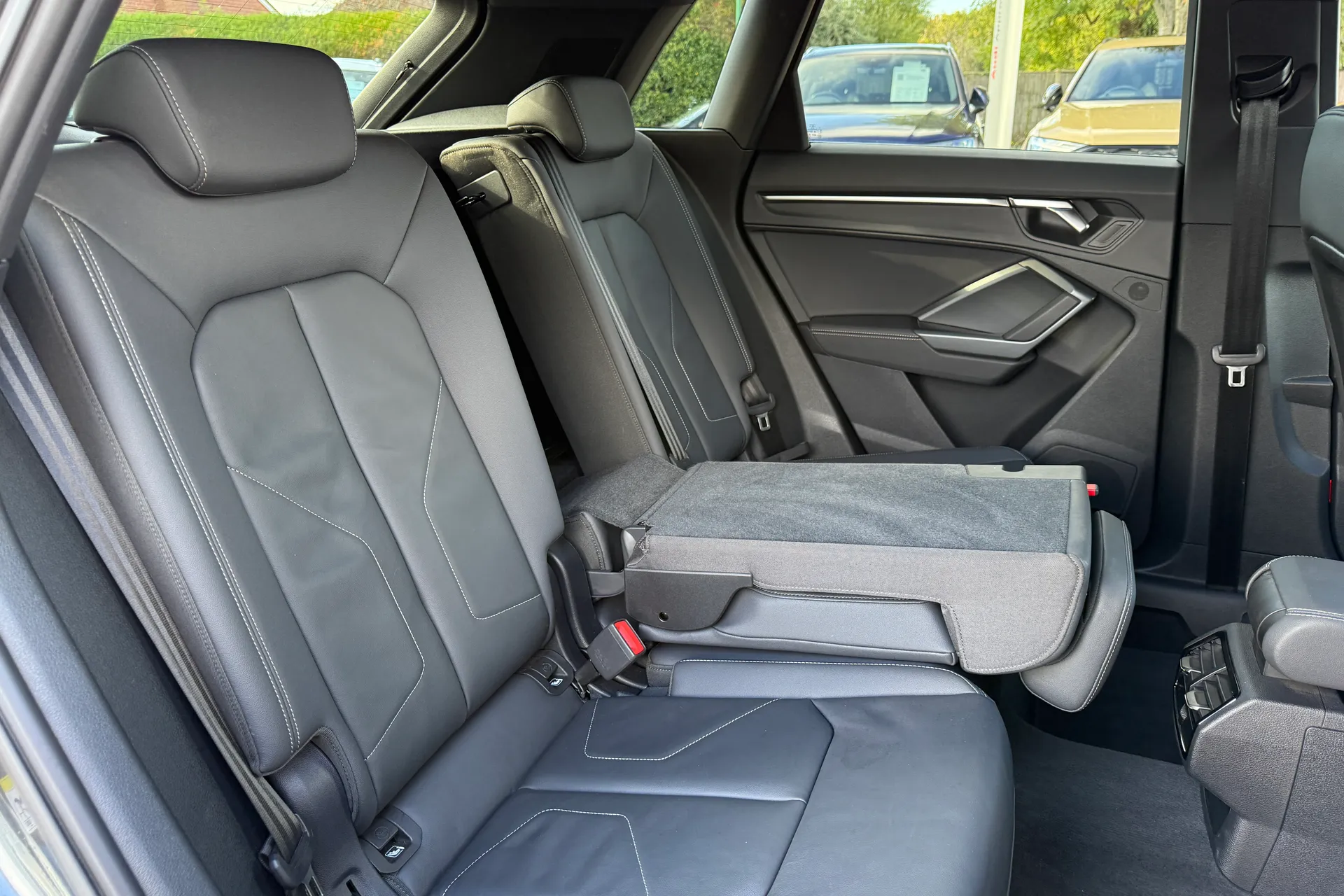 Audi Q3 thumbnail image number 48