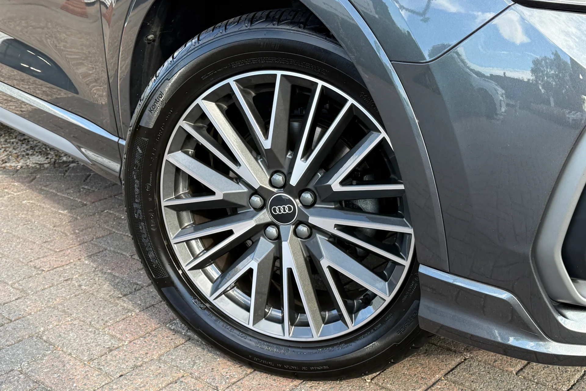 Audi Q3 thumbnail image number 7