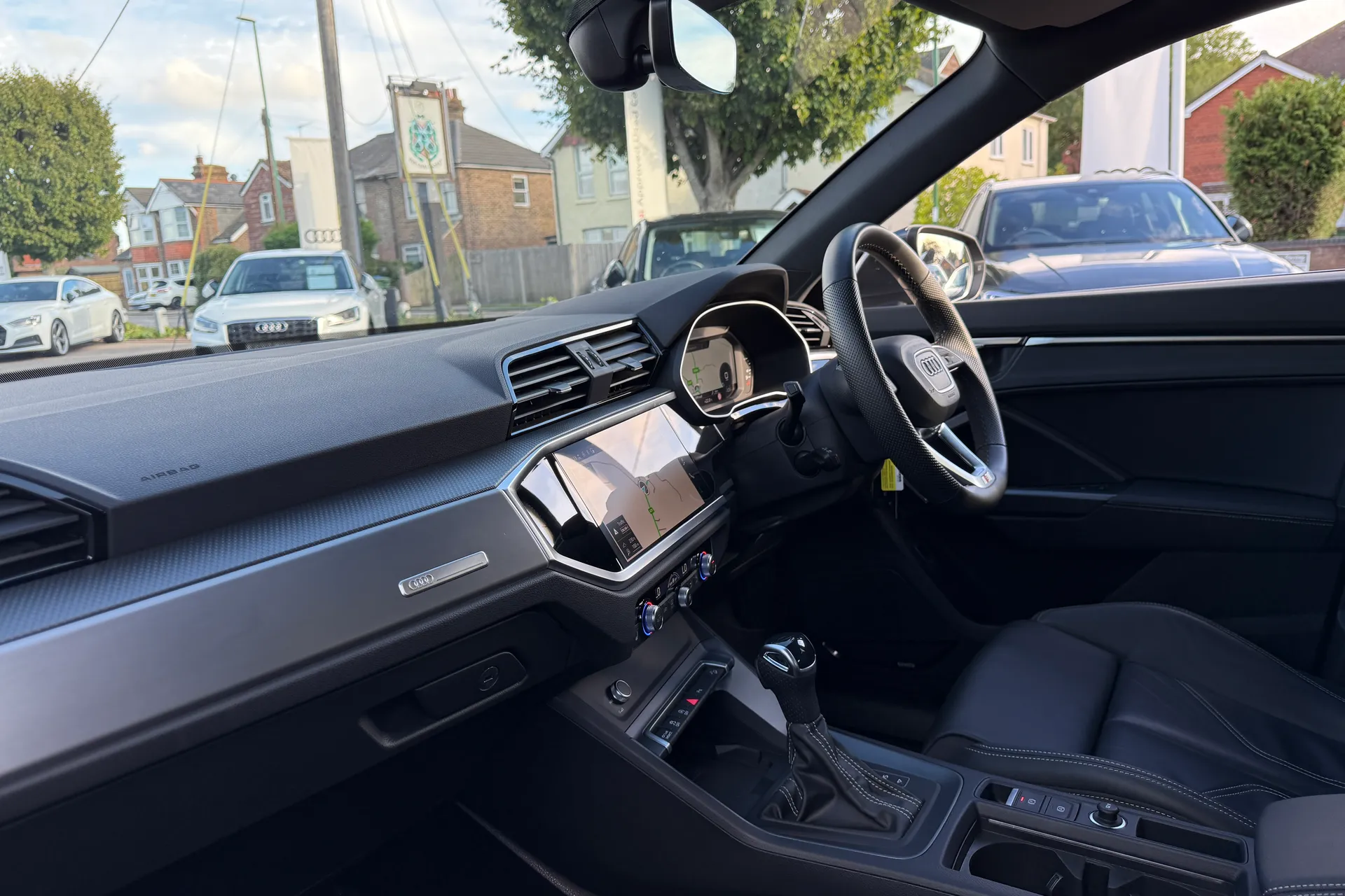 Audi Q3 thumbnail image number 31