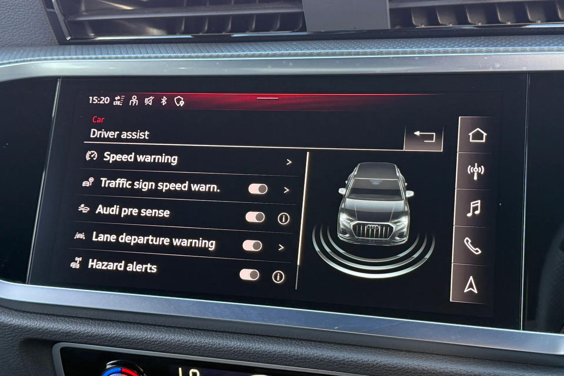 Audi Q3 thumbnail image number 12