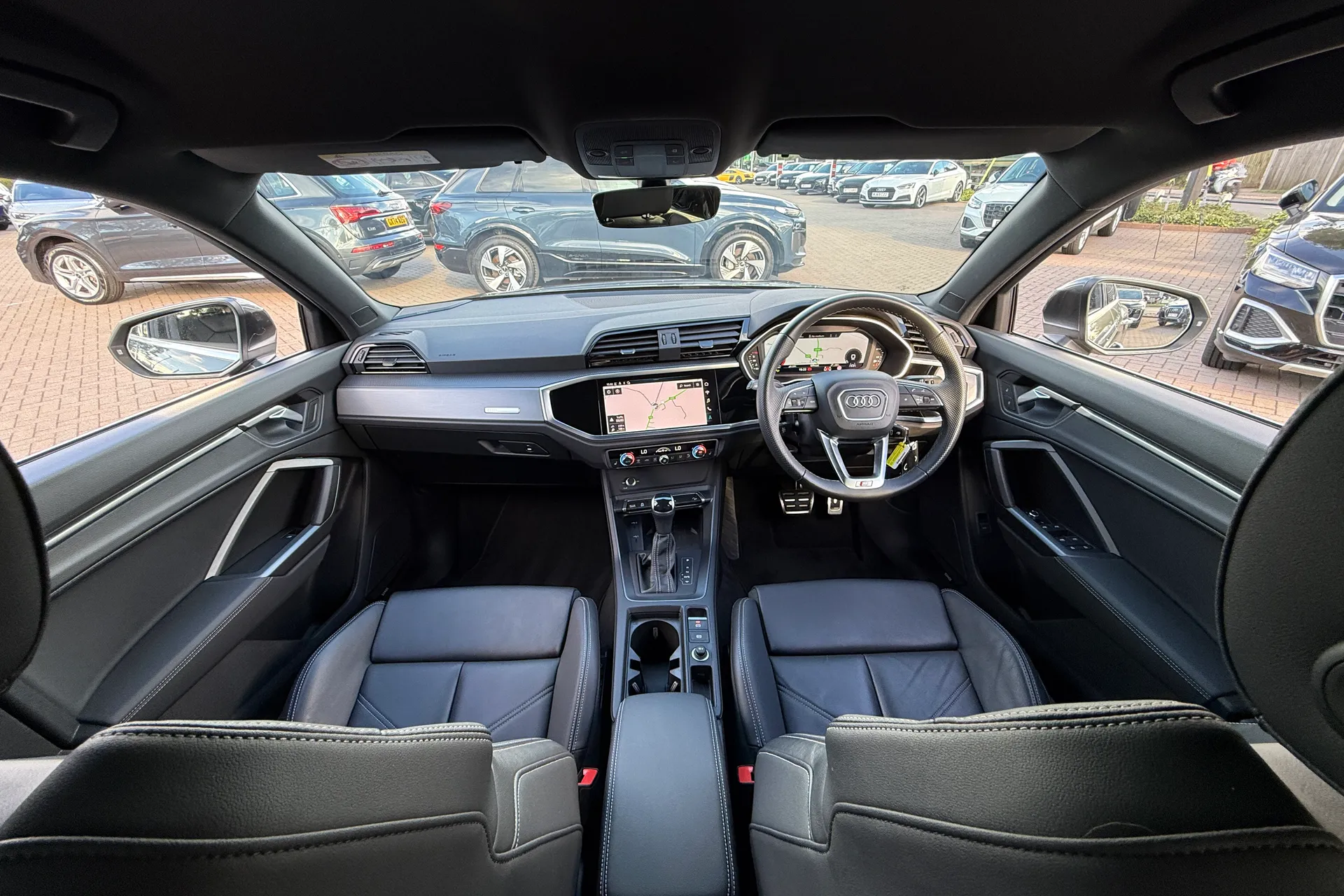 Audi Q3 thumbnail image number 3