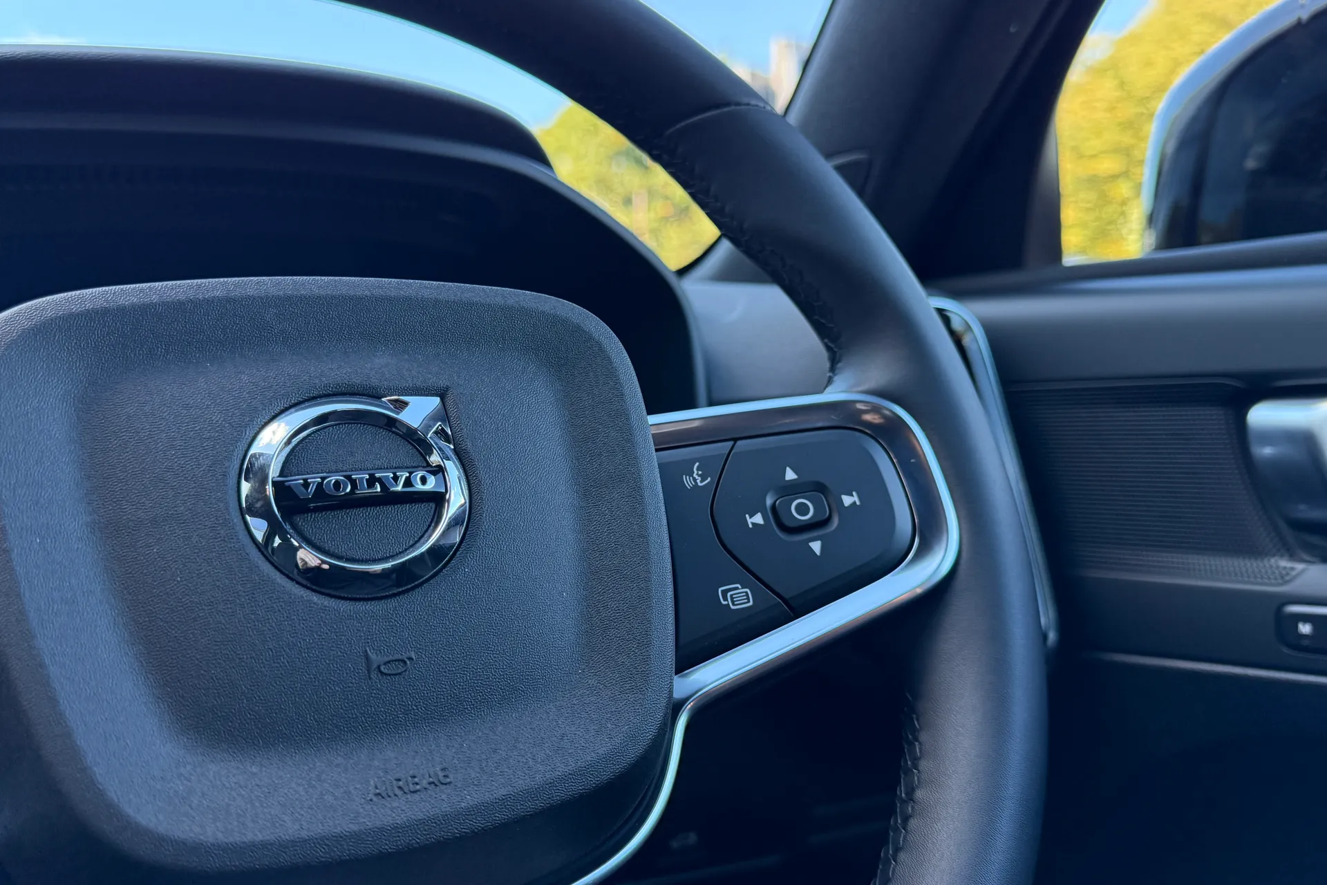 Volvo XC40 thumbnail image number 36
