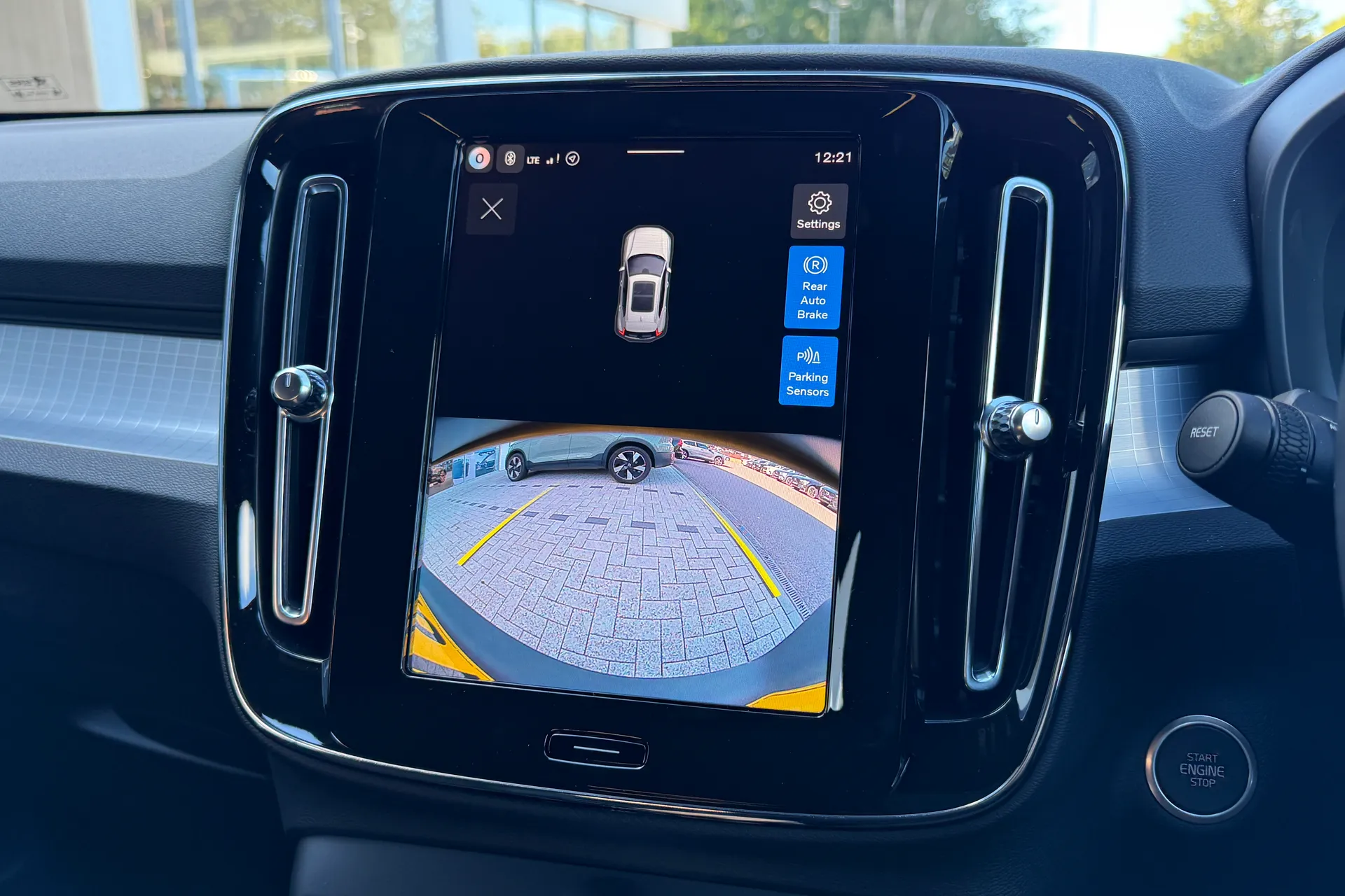 Volvo XC40 thumbnail image number 4