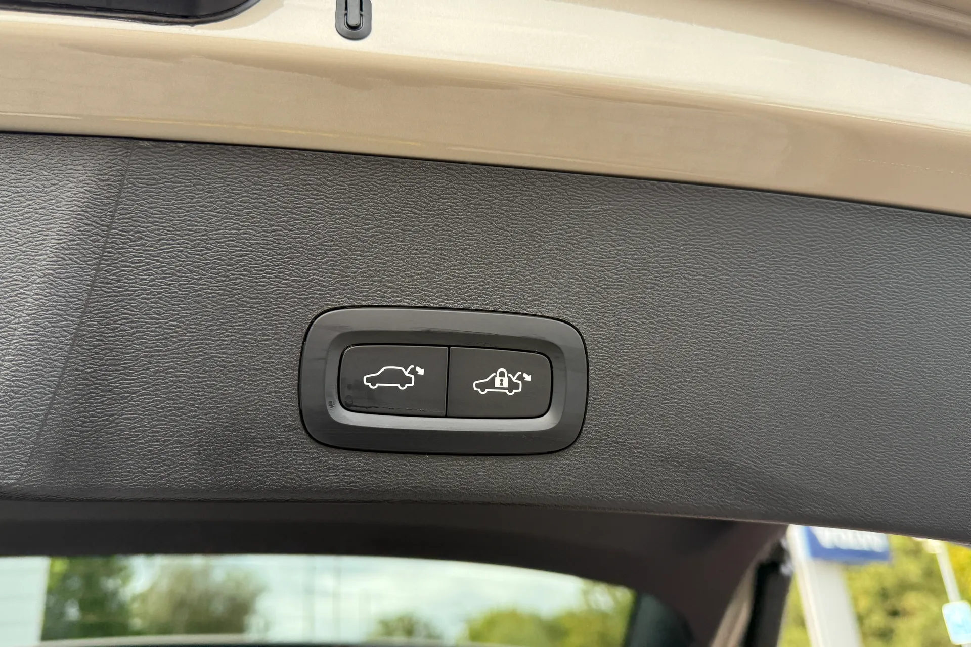 Volvo XC40 thumbnail image number 21