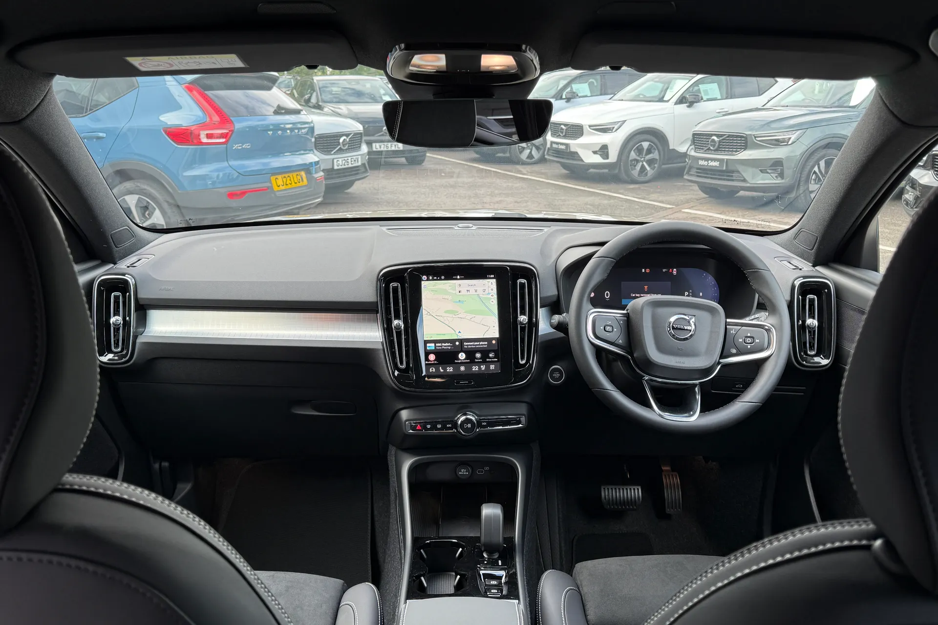Volvo XC40 thumbnail image number 3