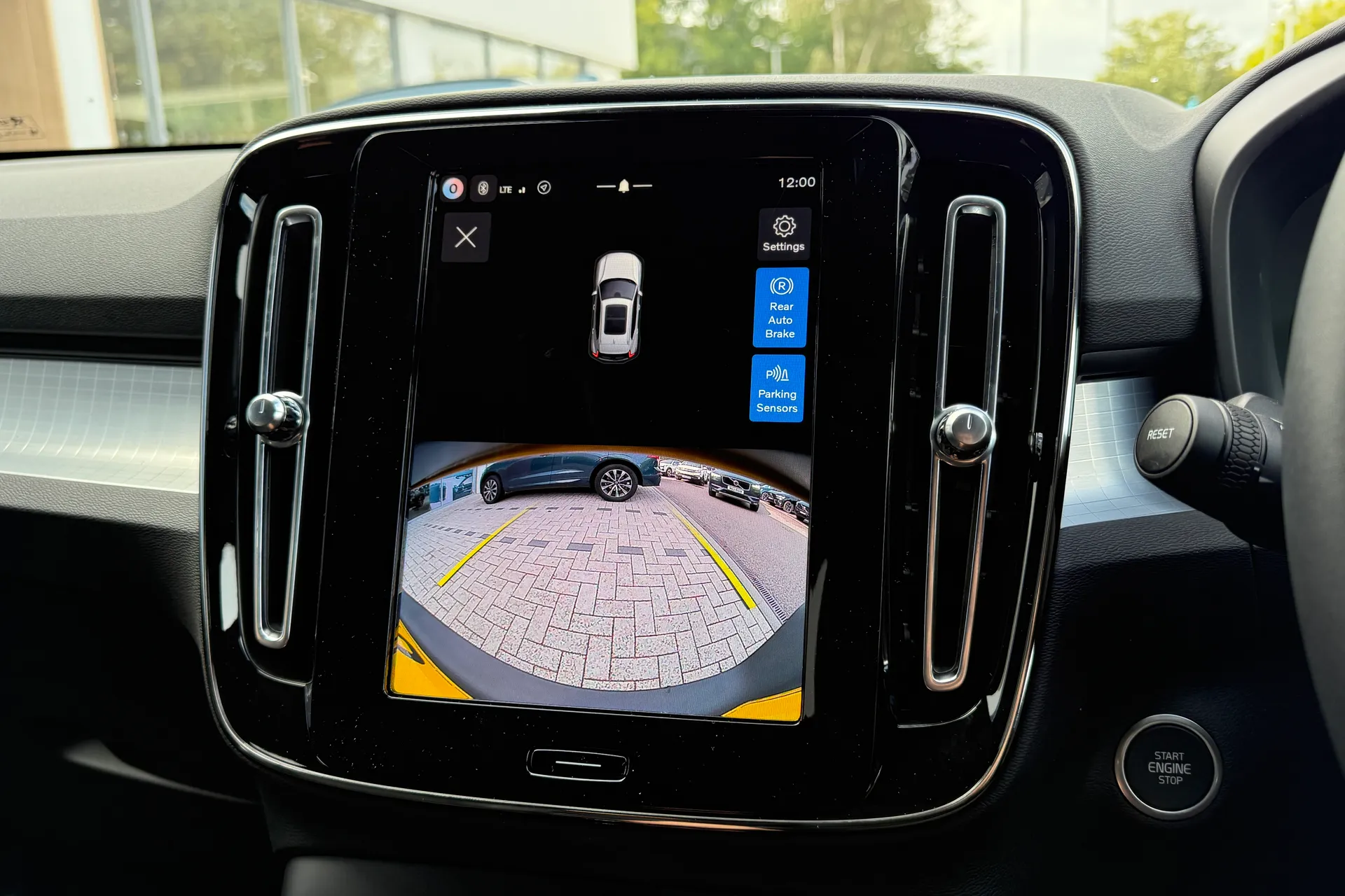 Volvo XC40 thumbnail image number 4