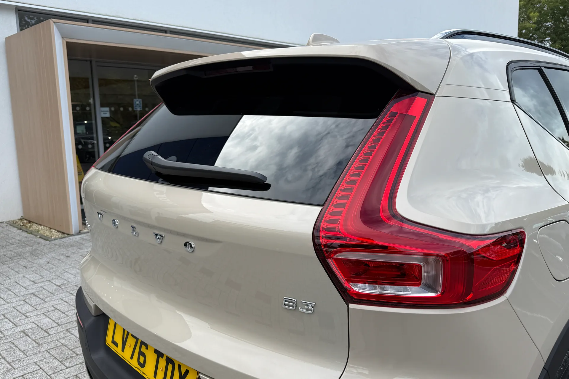 Volvo XC40 thumbnail image number 18
