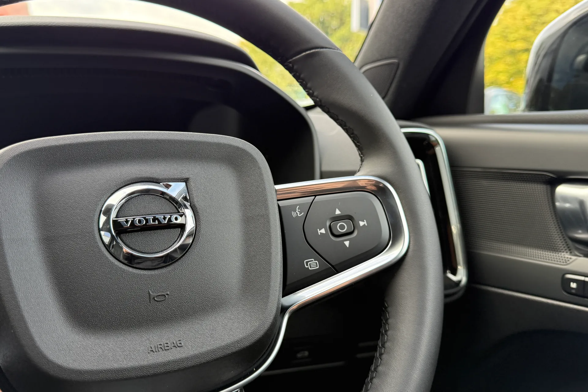 Volvo XC40 thumbnail image number 36