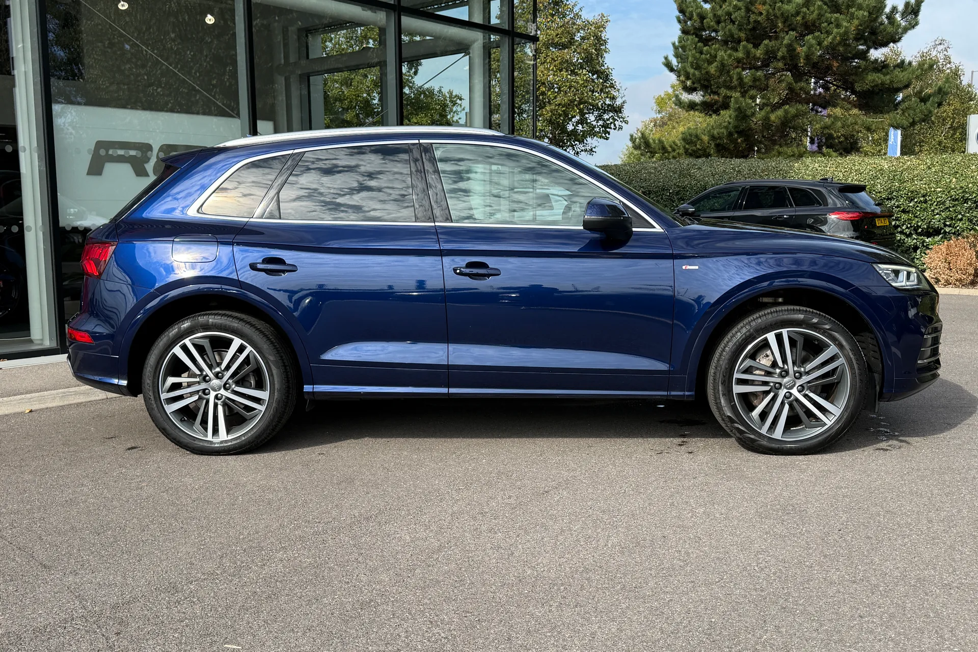 Audi Q5 thumbnail image number 2