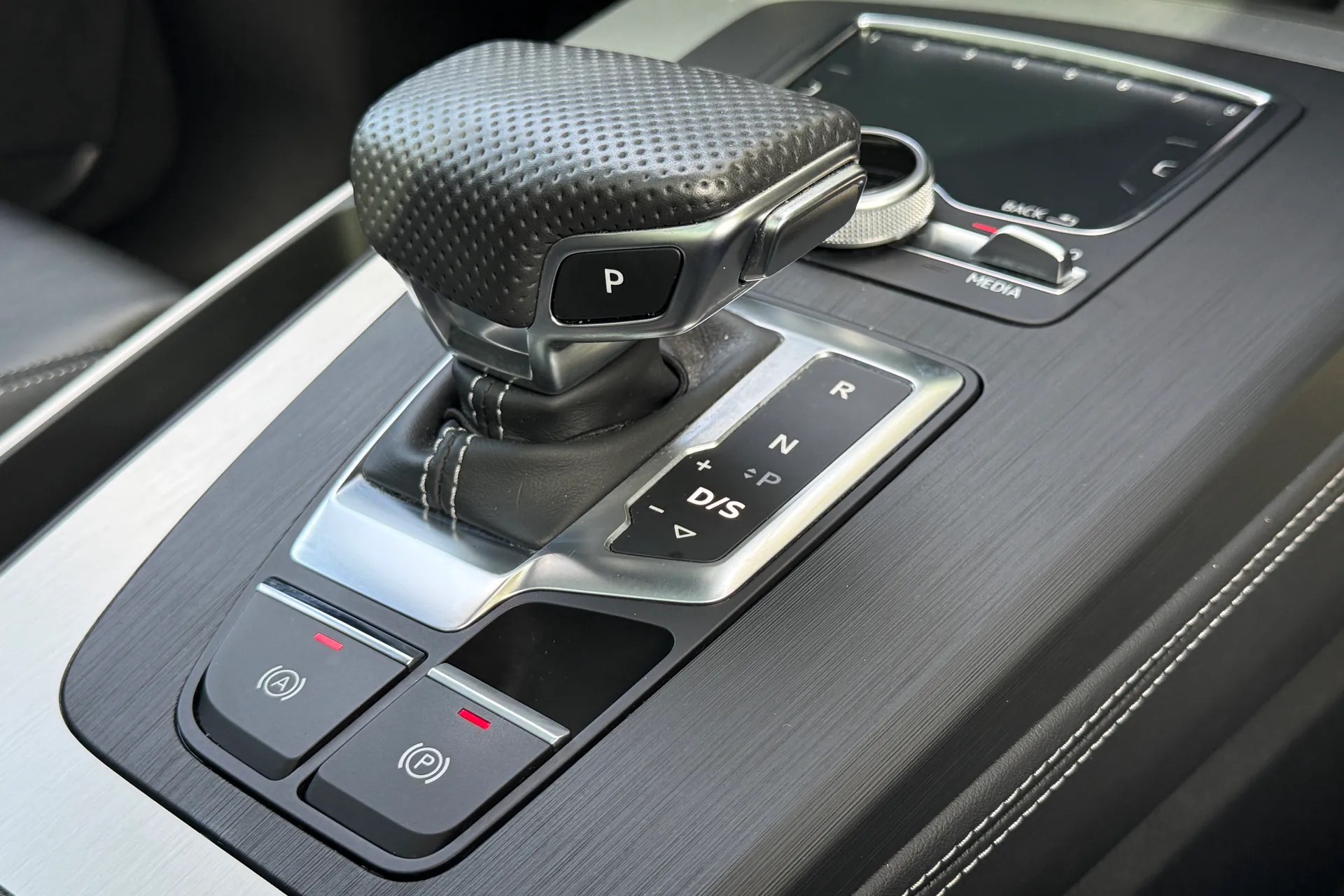 Audi Q5 thumbnail image number 24