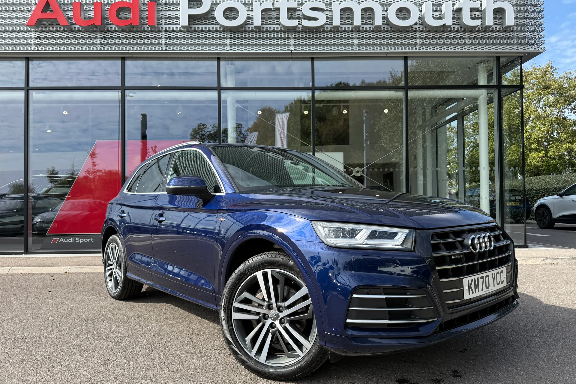 Audi Q5 focused image