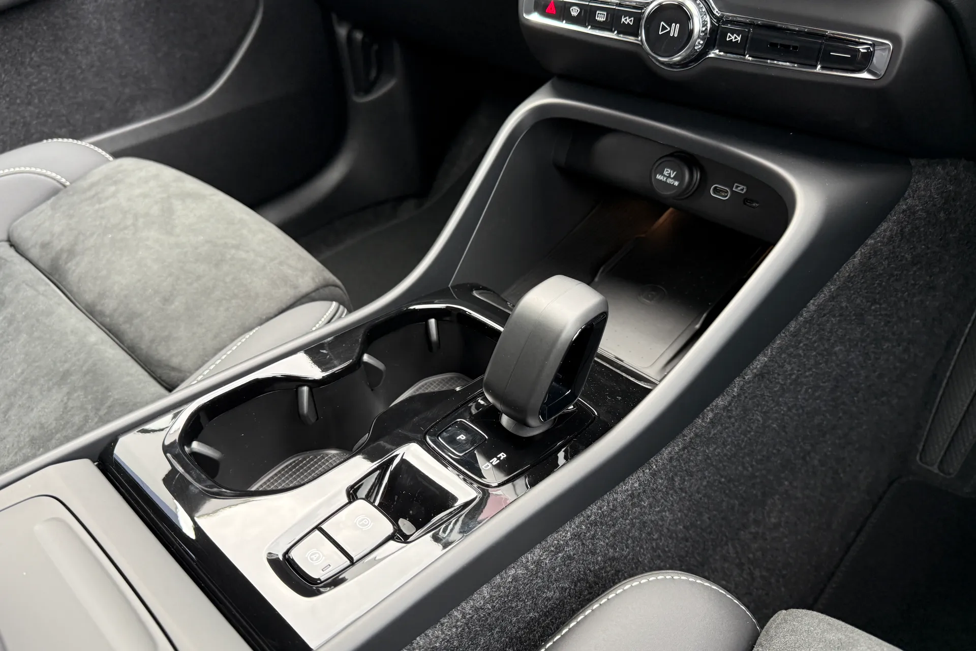 Volvo XC40 thumbnail image number 41