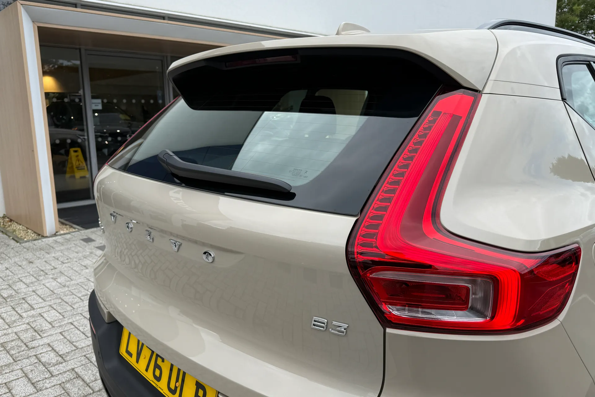 Volvo XC40 thumbnail image number 18