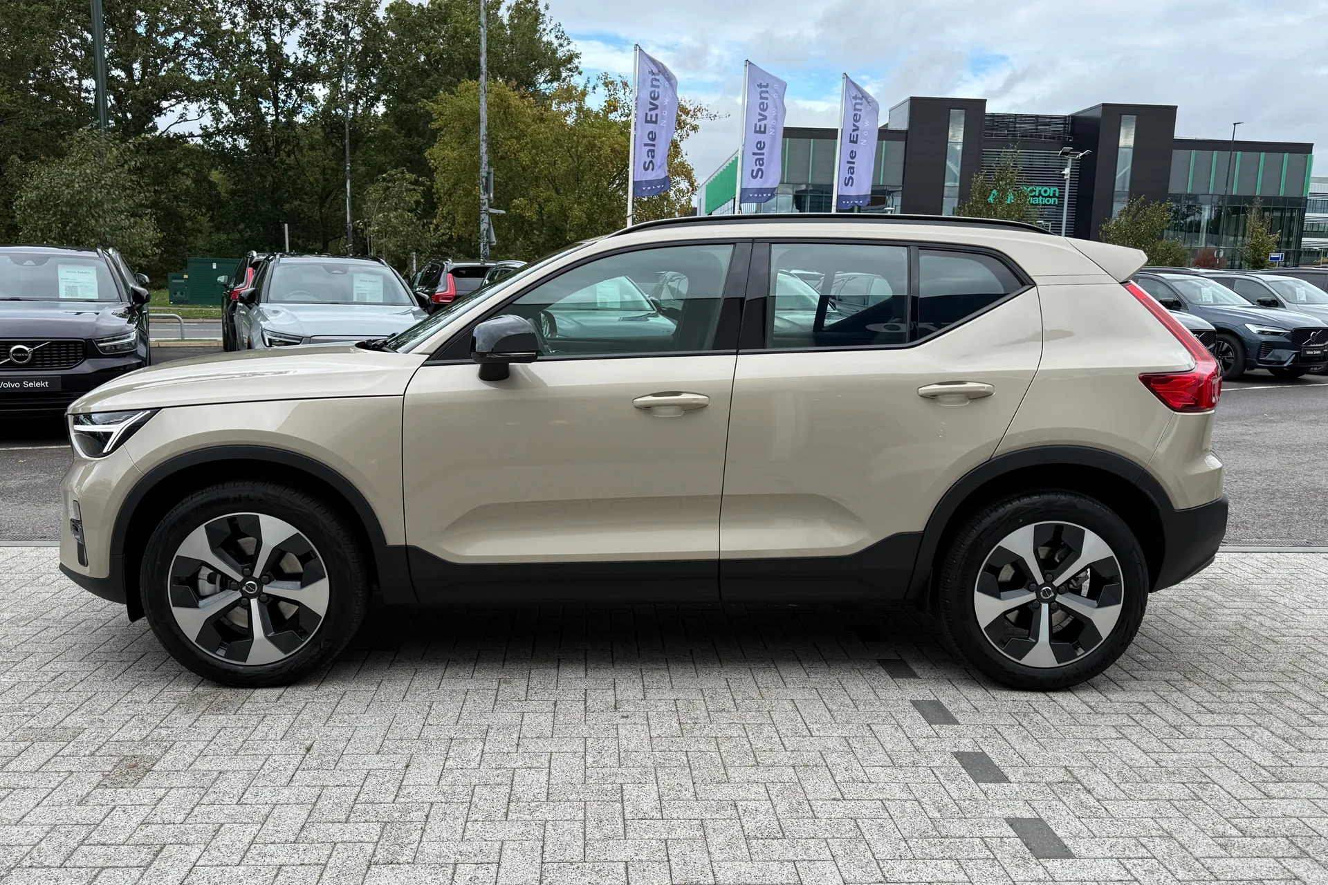 Volvo XC40 thumbnail image number 11