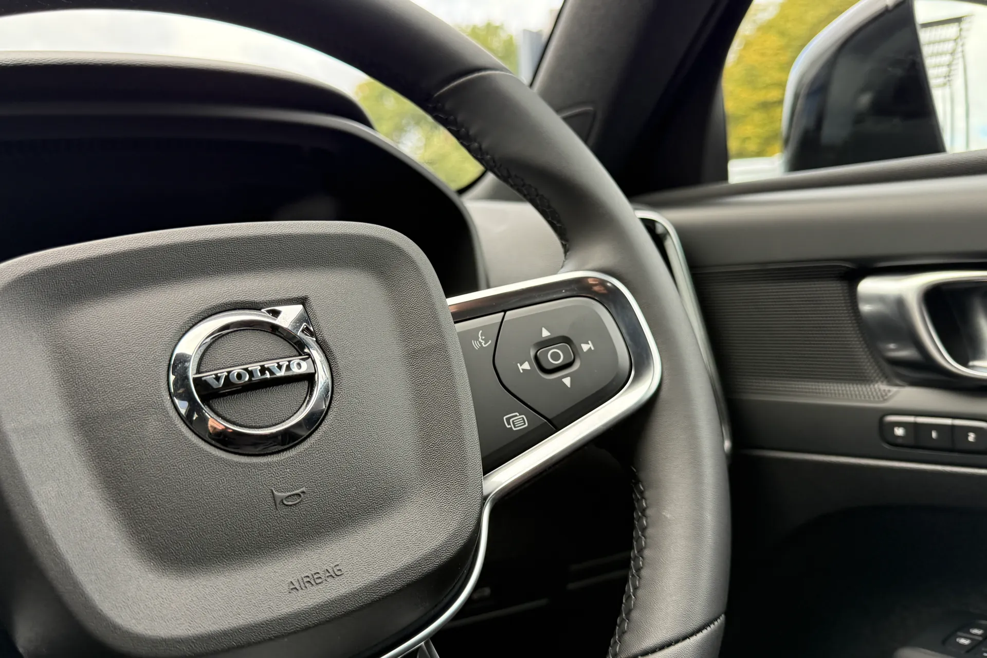 Volvo XC40 thumbnail image number 36